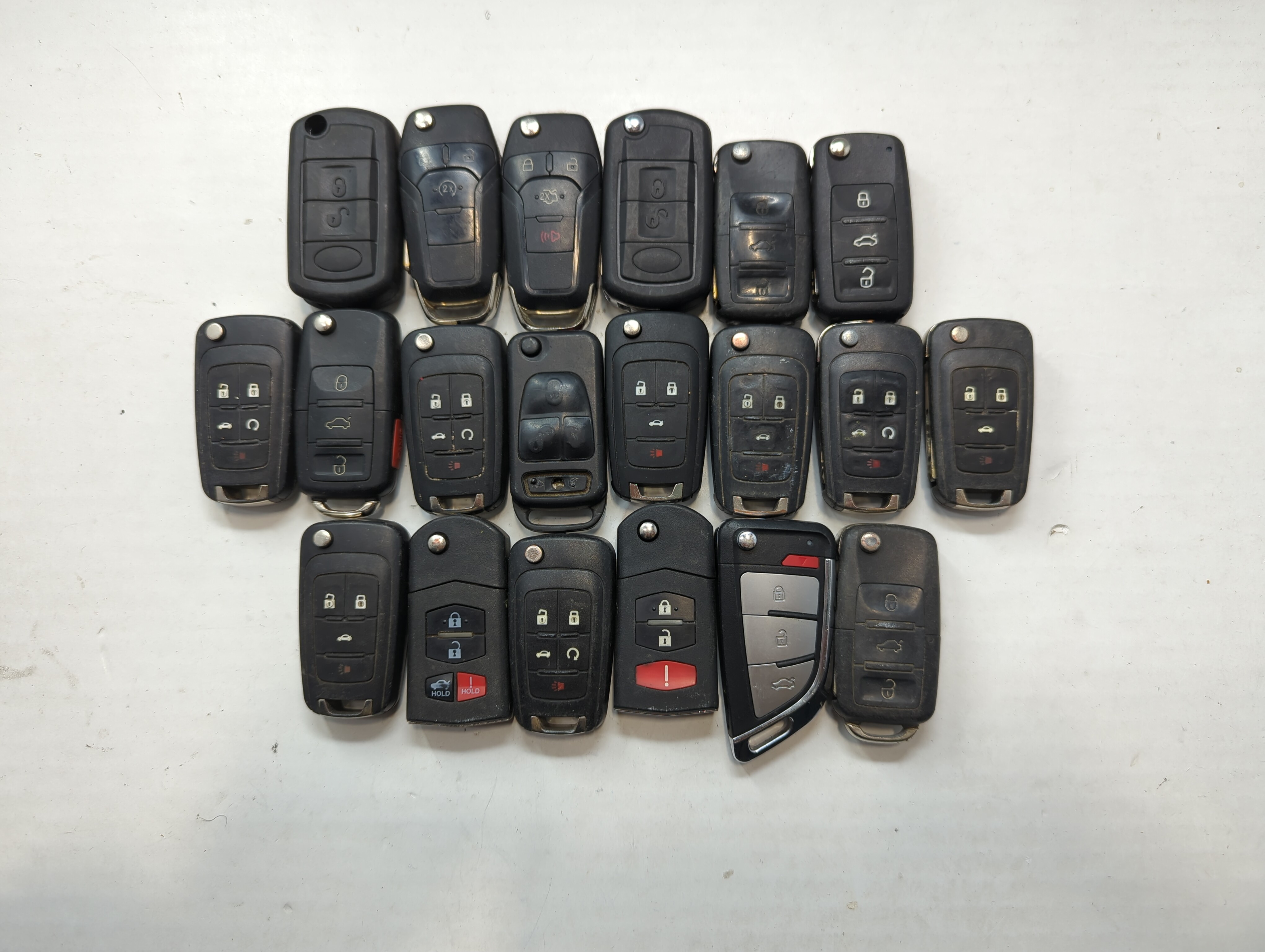 Lot of 24 Aftermarket Keyless Entry Remote Fob MIXED FCC IDS MIXED PART 776977 - Oemusedautoparts1.com