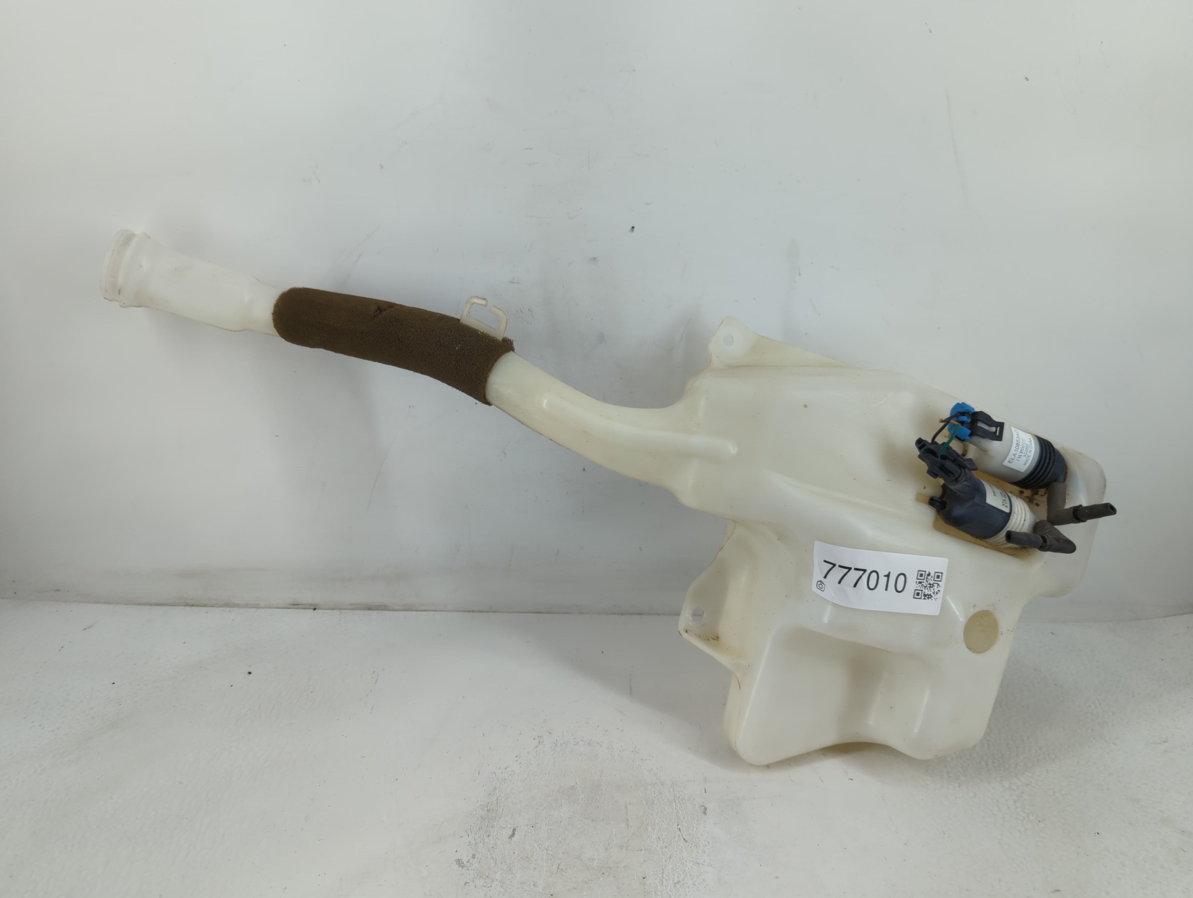 Picture of 2007-2009 Gmc Acadia Windshield Washer Fluid Reservoir Bottle Oem 777010