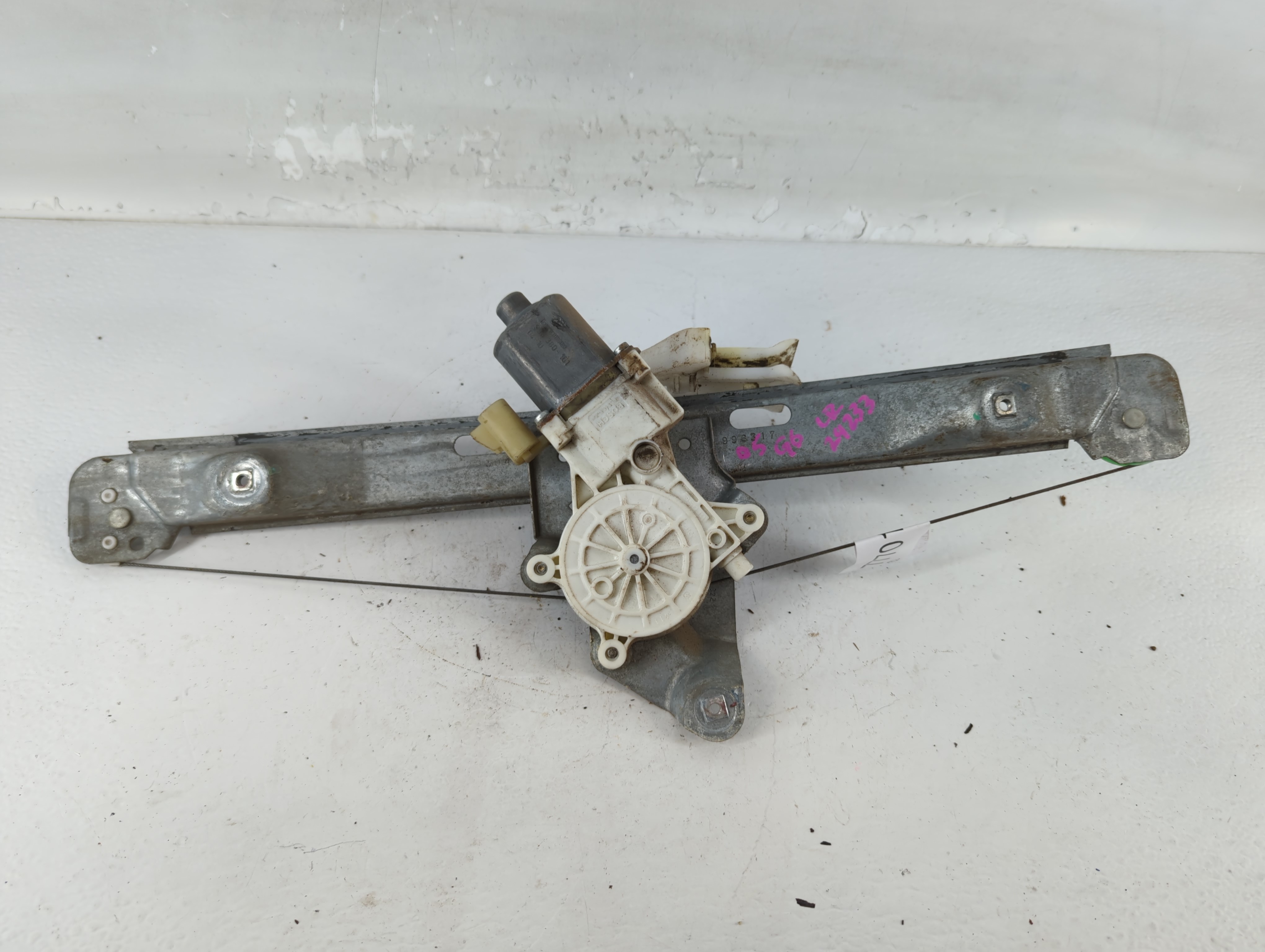 2005-2010 Pontiac G6 Driver Left Rear Window Regulator 777014 - Oemusedautoparts1.com