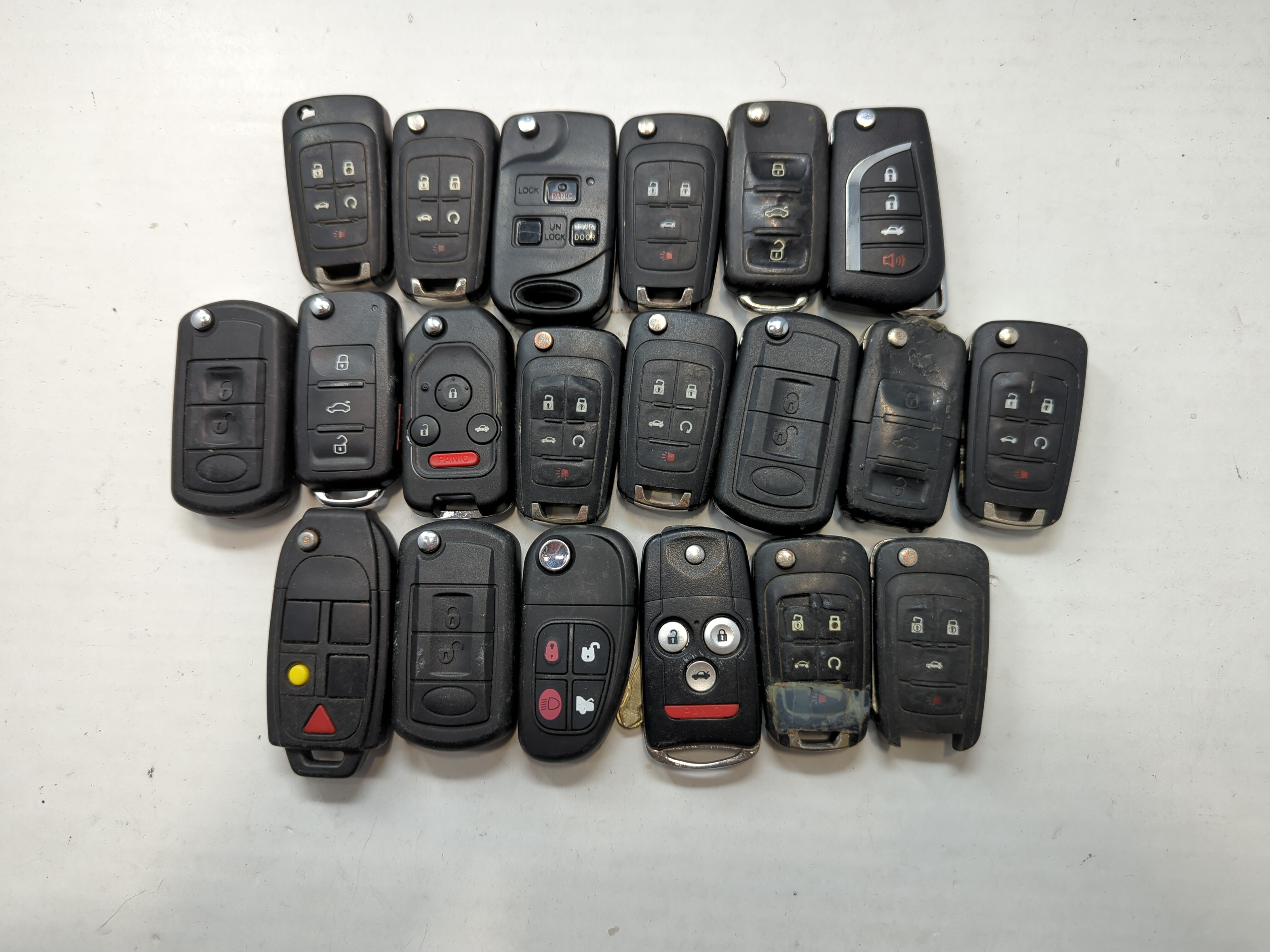 Lot of 24 Aftermarket Keyless Entry Remote Fob MIXED FCC IDS MIXED PART 777034 - Oemusedautoparts1.com