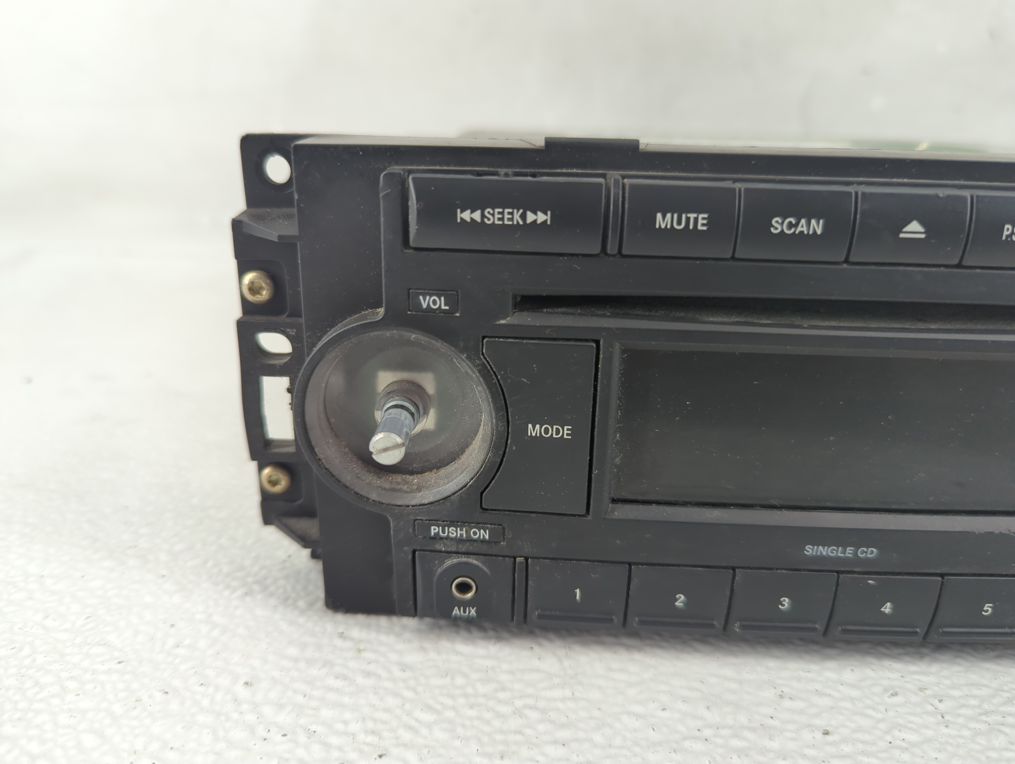 2006-2010 Chrysler Pt Cruiser Am Fm Cd Player Radio Receiver 777073 - Oemusedautoparts1.com