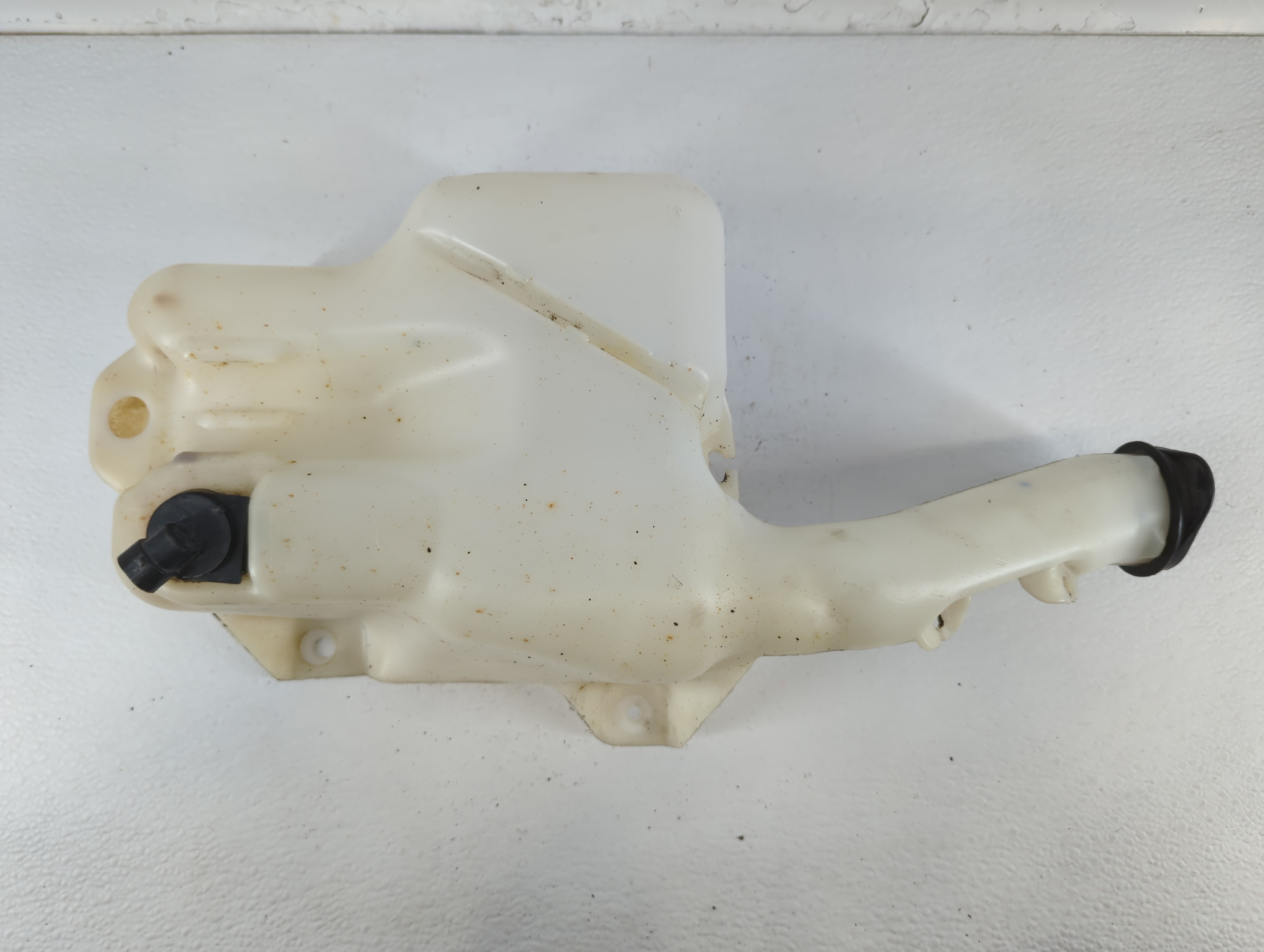 2004-2008 Chevrolet Malibu Windshield Washer Fluid Reservoir Bottle Oem 777078 - Oemusedautoparts1.com