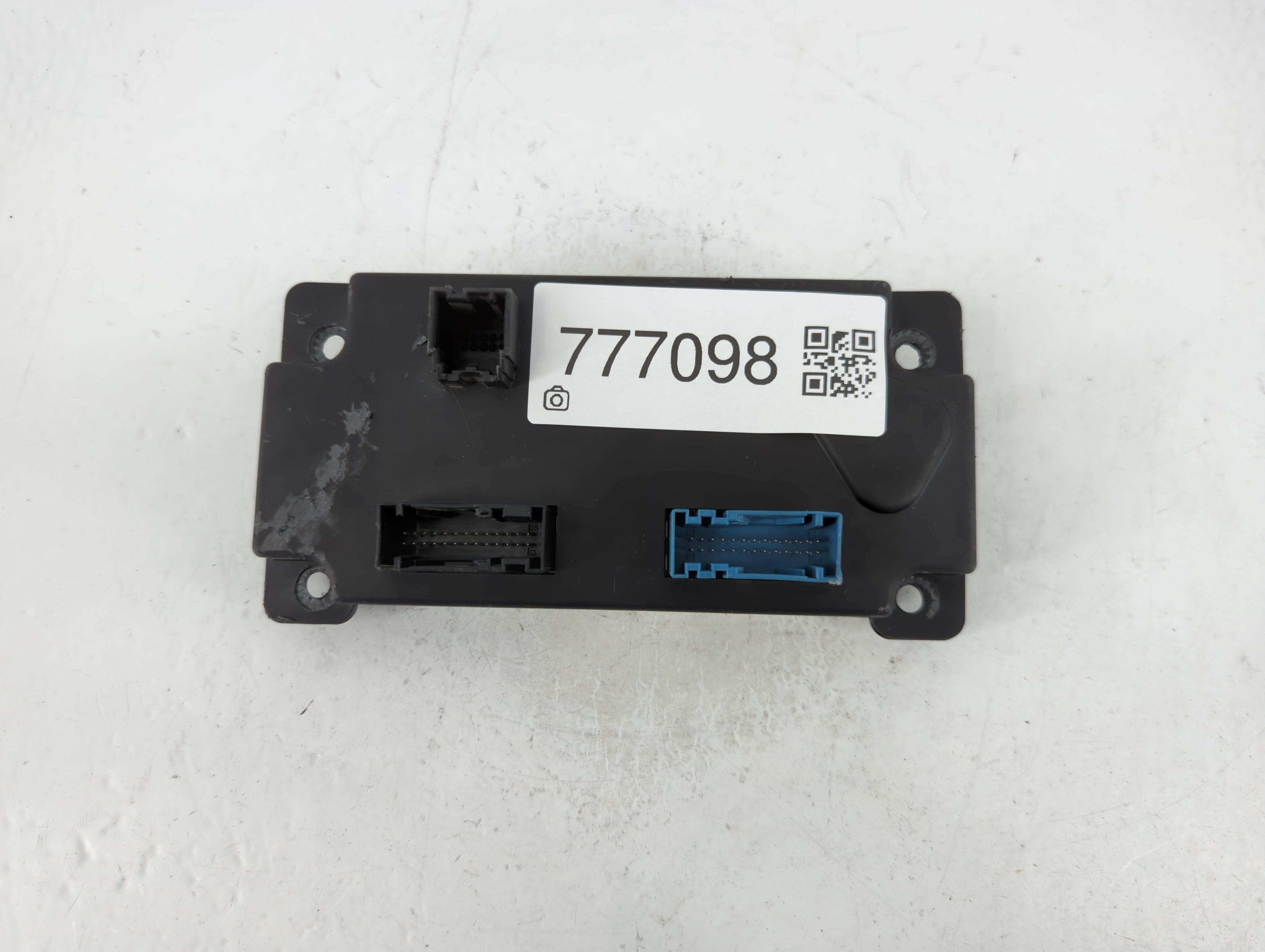 Picture of 2009-2015 Nissan Armada Chassis Control Module Ccm Bcm Body Control 777098