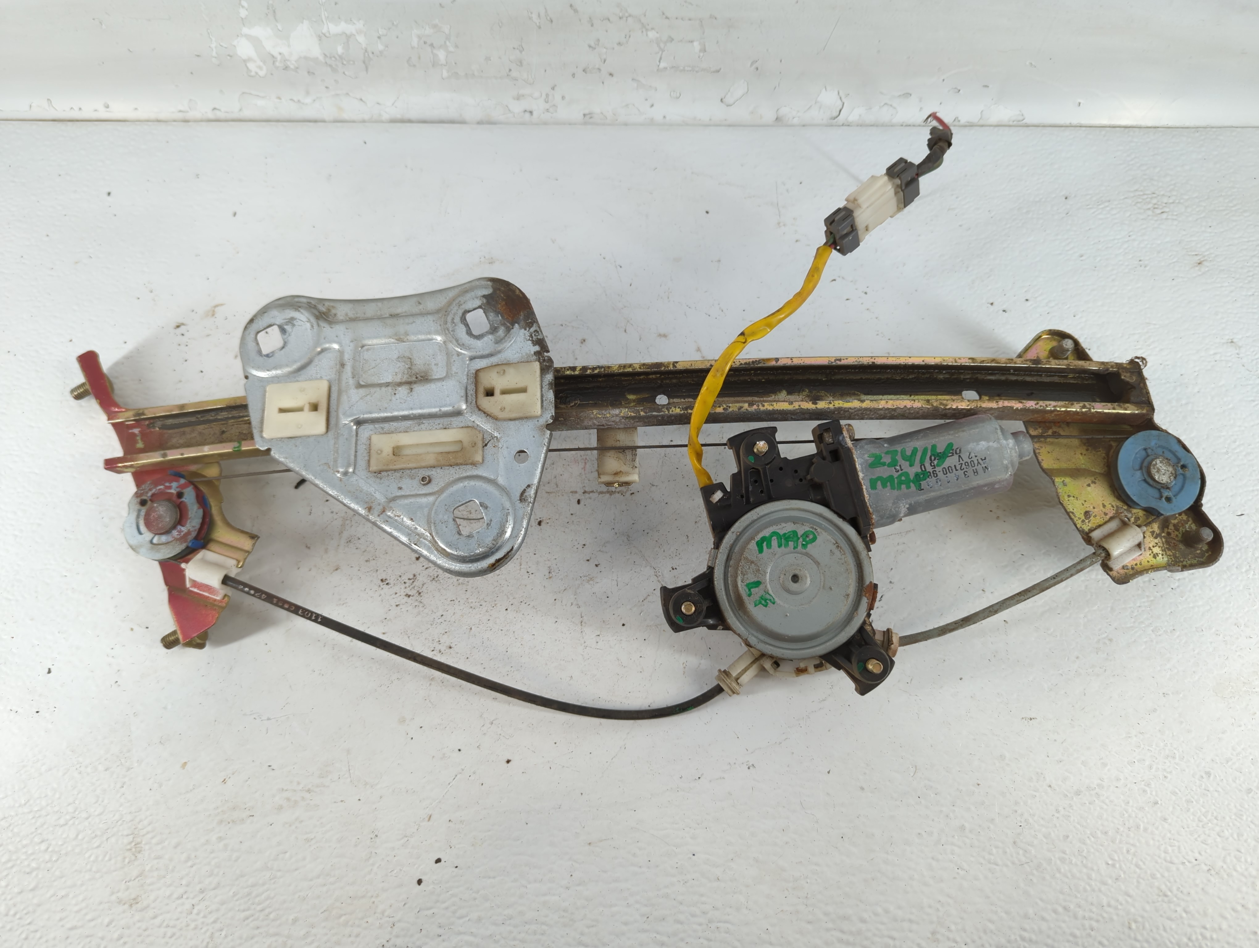 Mitsubishi Eclips Driver Left Front Window Regulator 777100 - Oemusedautoparts1.com