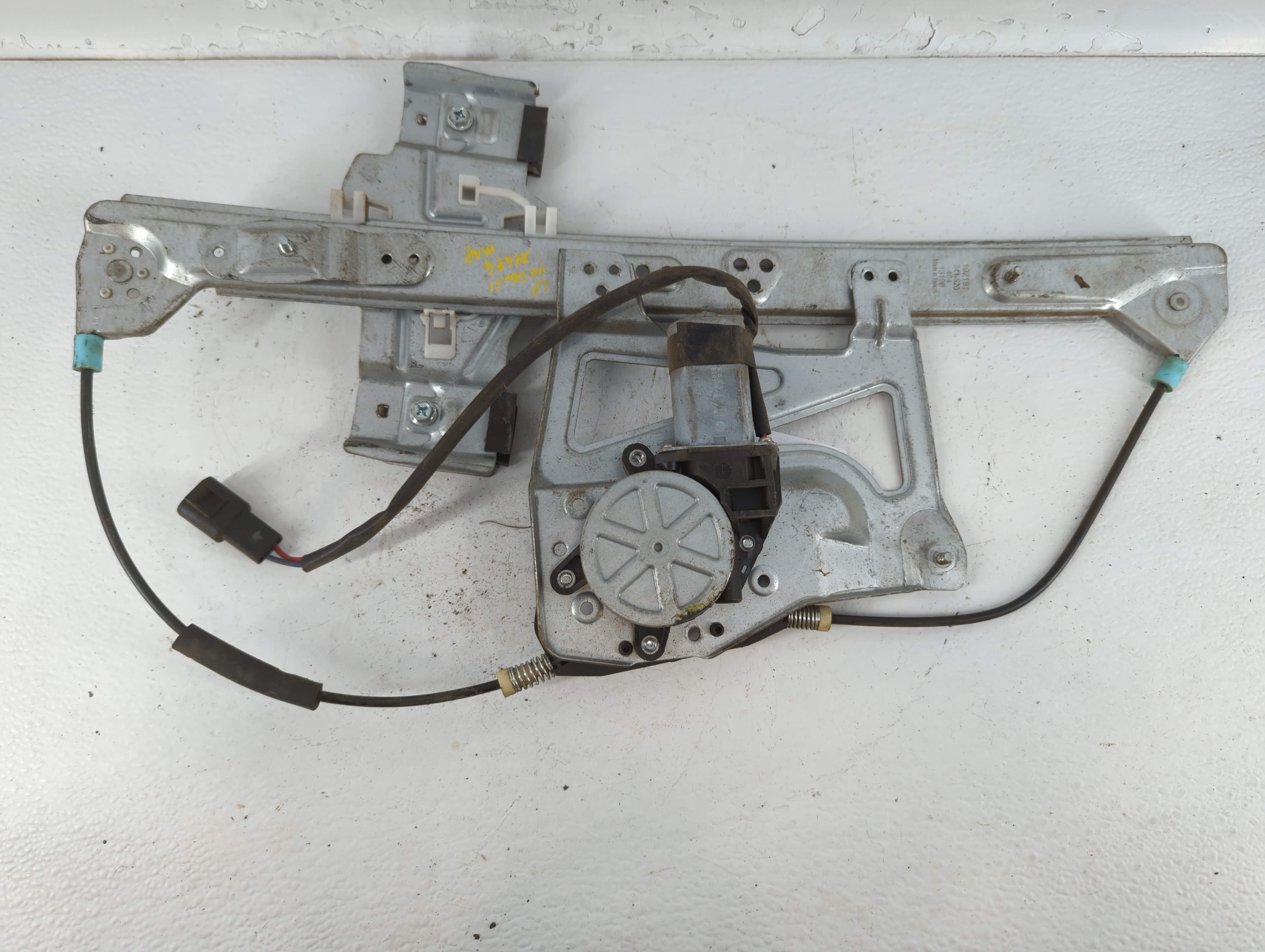 2000-2001 Cadillac Deville Driver Left Front Window Regulator 777122 - Oemusedautoparts1.com