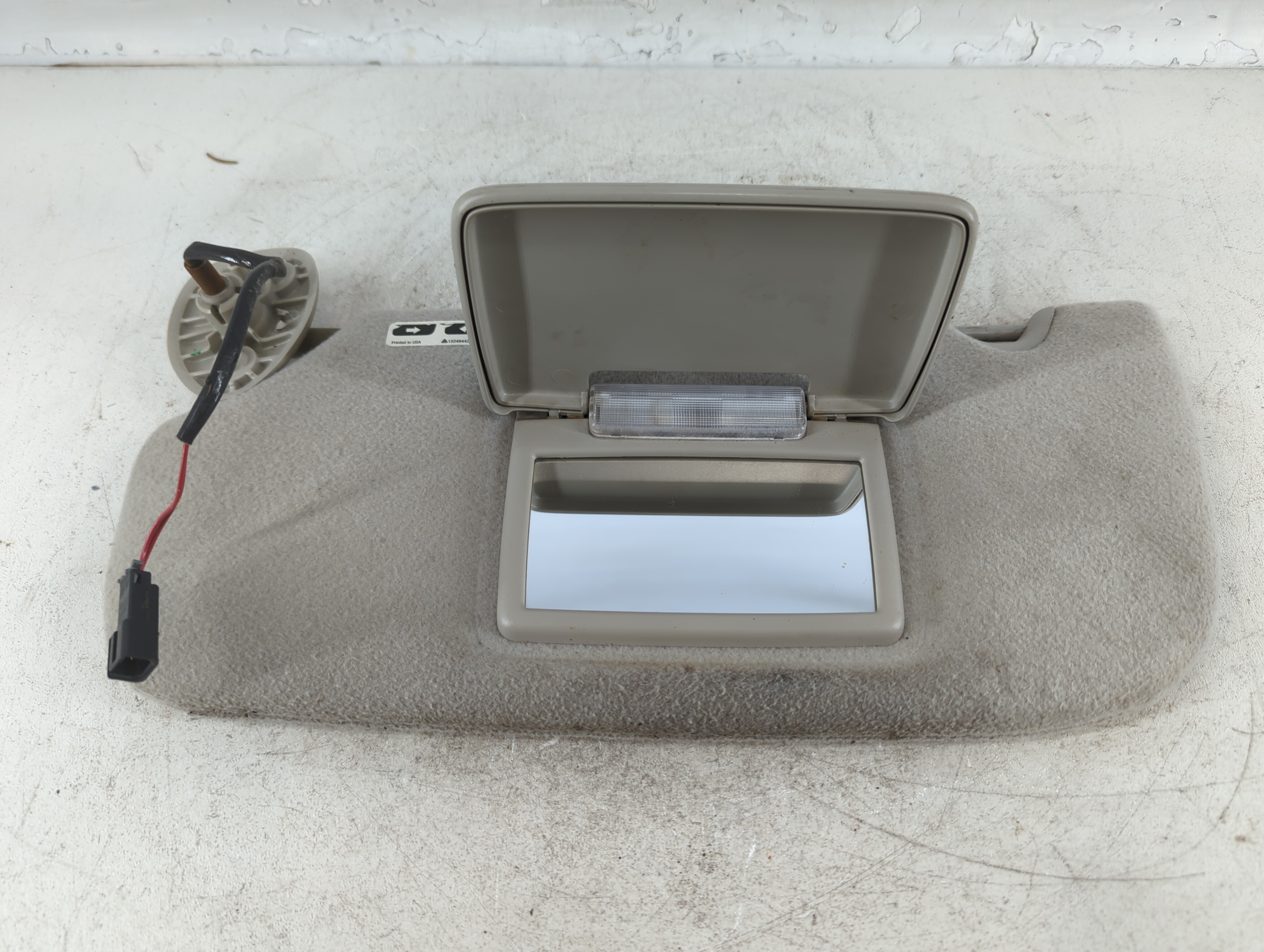 Chevrolet Trail Blazer Driver Sun Visor Mirror Left Sunvisor Grey 777130 - Oemusedautoparts1.com