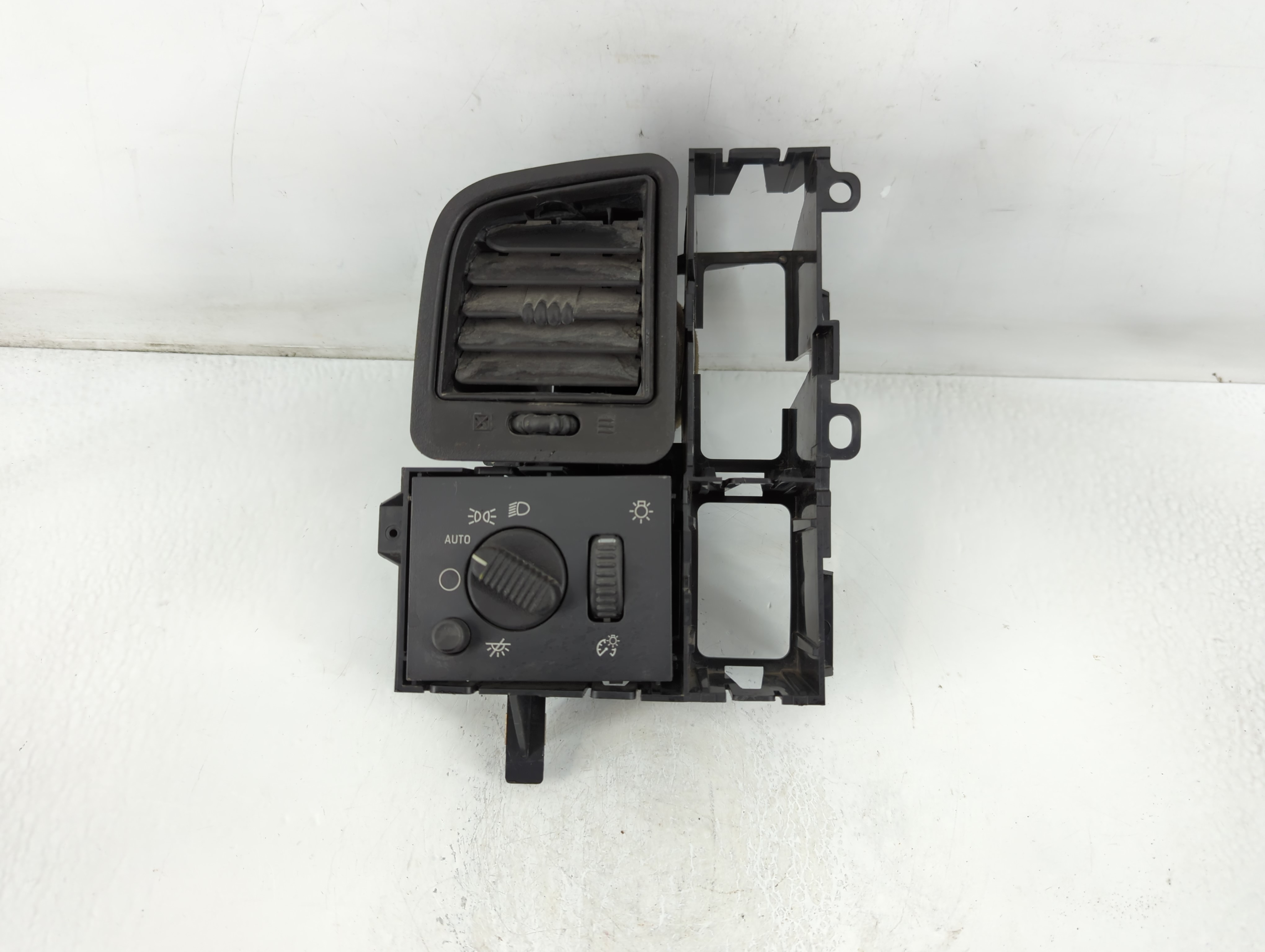 Picture of 2003-2004 Gmc Sierra 2500 Headlight Head Light Switch Lamp Control 777139