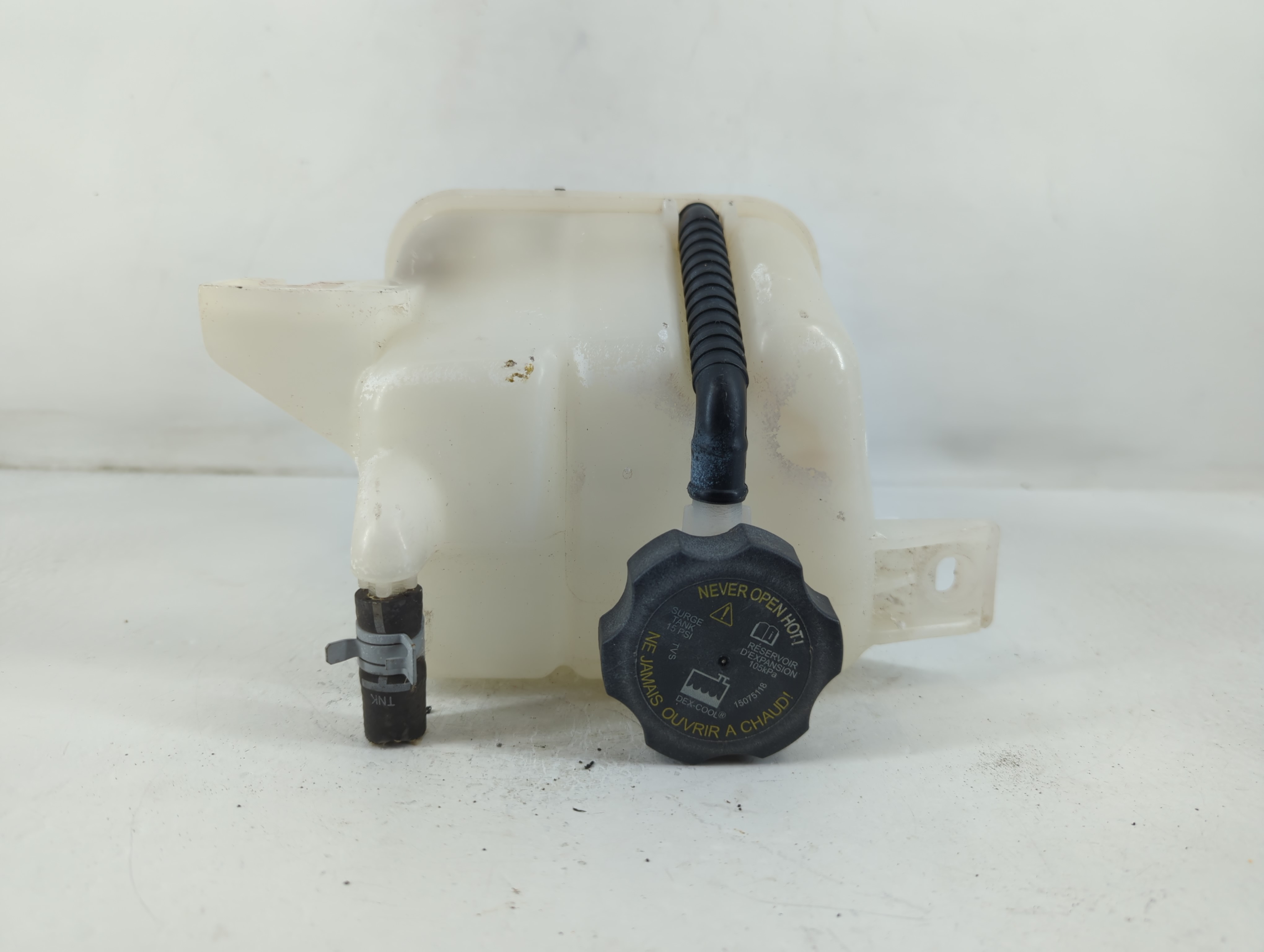 2006-2009 Pontiac Torrent Radiator Coolant Overflow Expansion Tank Bottle 777140 - Oemusedautoparts1.com