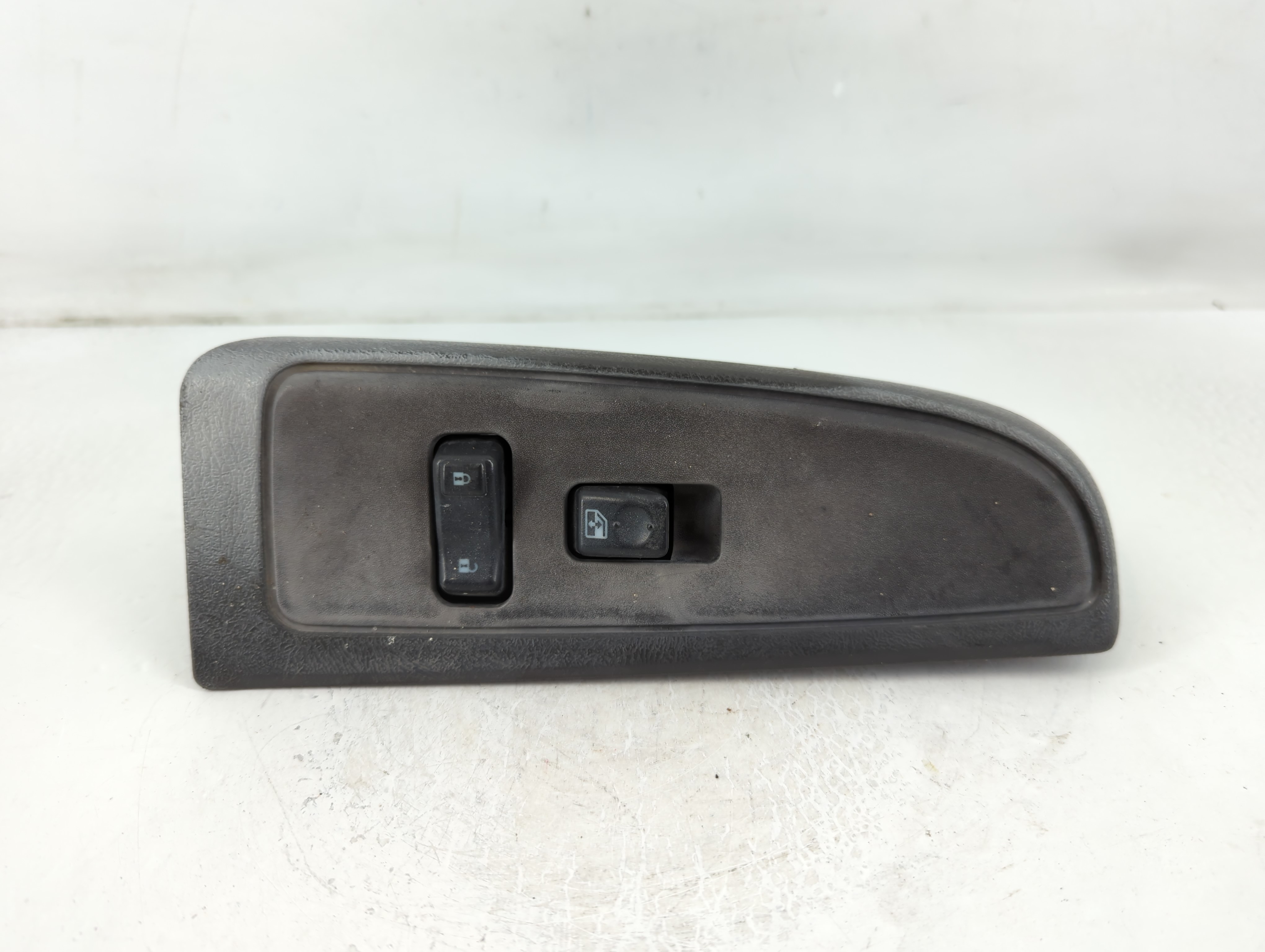 2003-2004 Gmc Sierra 2500 Driver Left Door Master Power Window Switch 777180 - Oemusedautoparts1.com