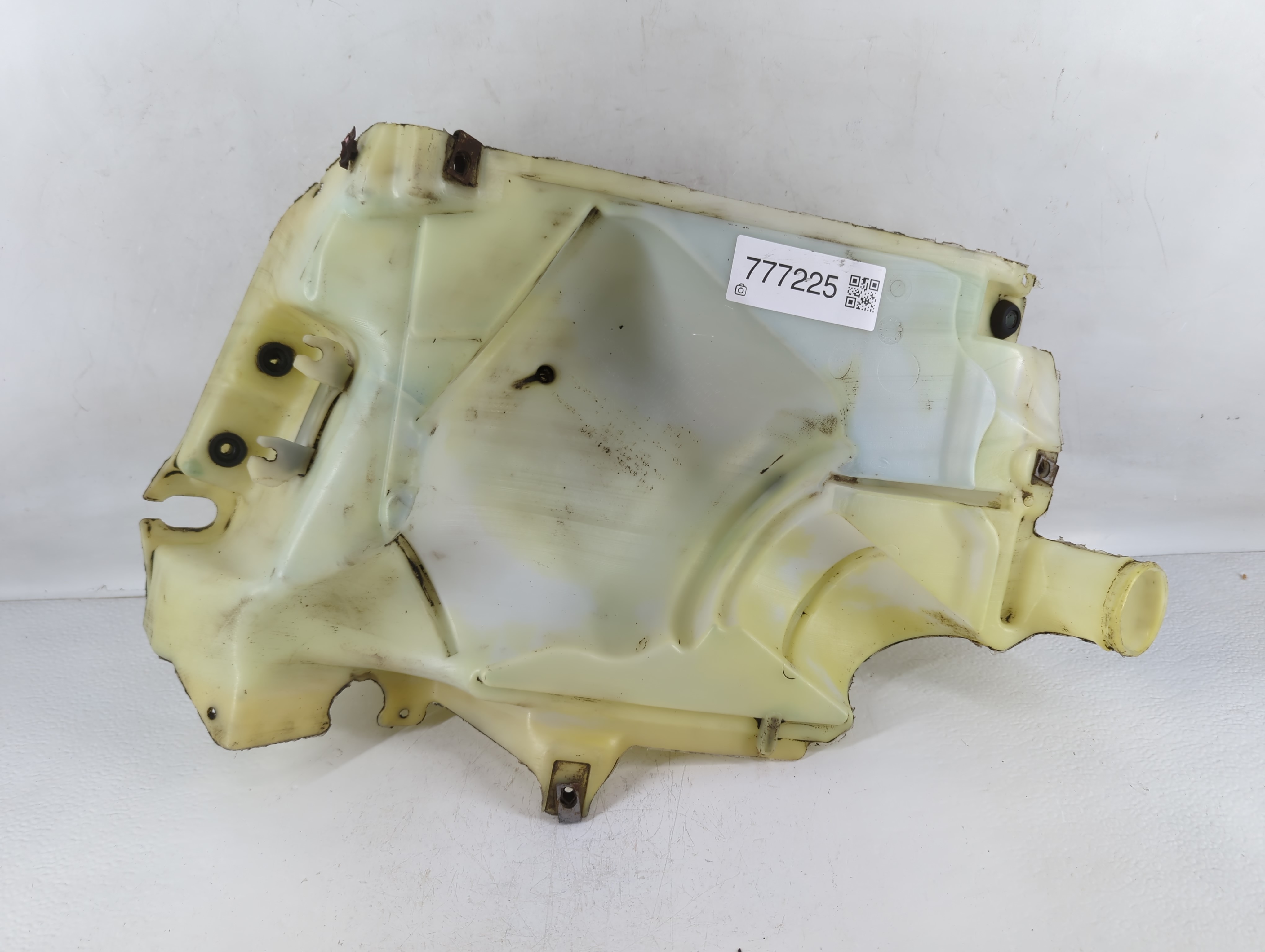 Picture of 2002 Chevrolet Trailblazer Windshield Washer Fluid Reservoir Bottle Oem 777225