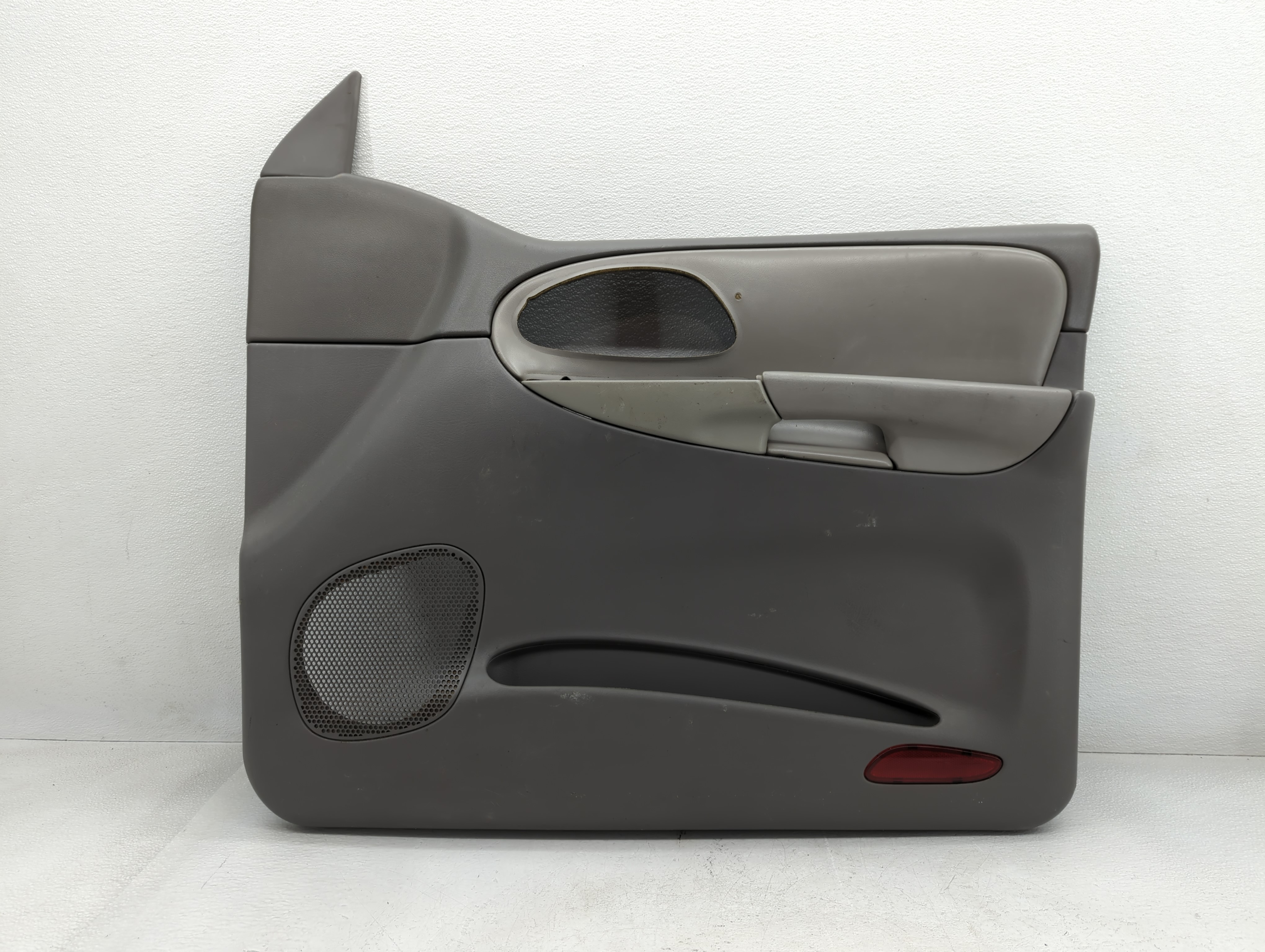2006 Chevrolet Trlblz Front Right Passenger Interior Door Panel Trim Grey 777253 - Oemusedautoparts1.com