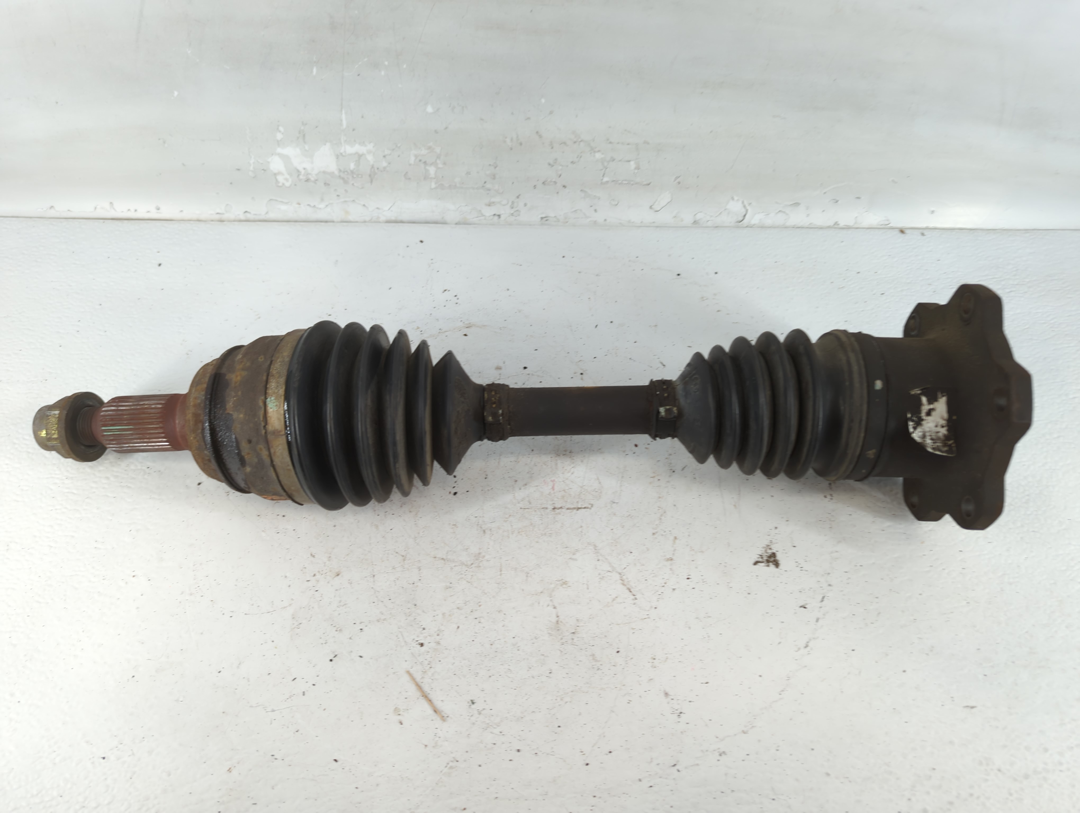 2002-2004 Chevrolet Avalanche 1500 Axle Shaft Front Passenger Cv C/v 777273 - Oemusedautoparts1.com
