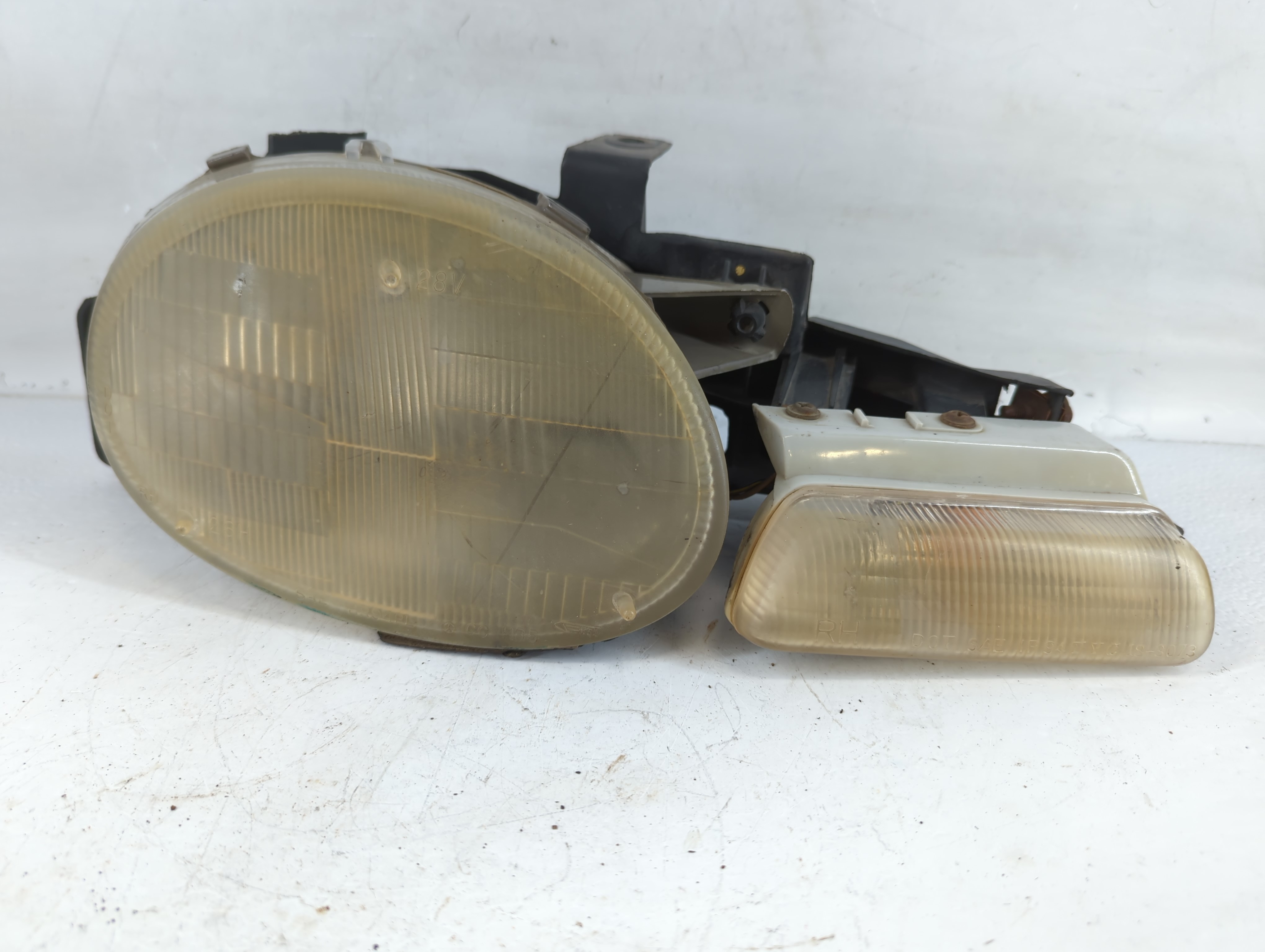Chrysler Neon Passenger Right Oem Head Light Headlight Lamp 777373 - Oemusedautoparts1.com
