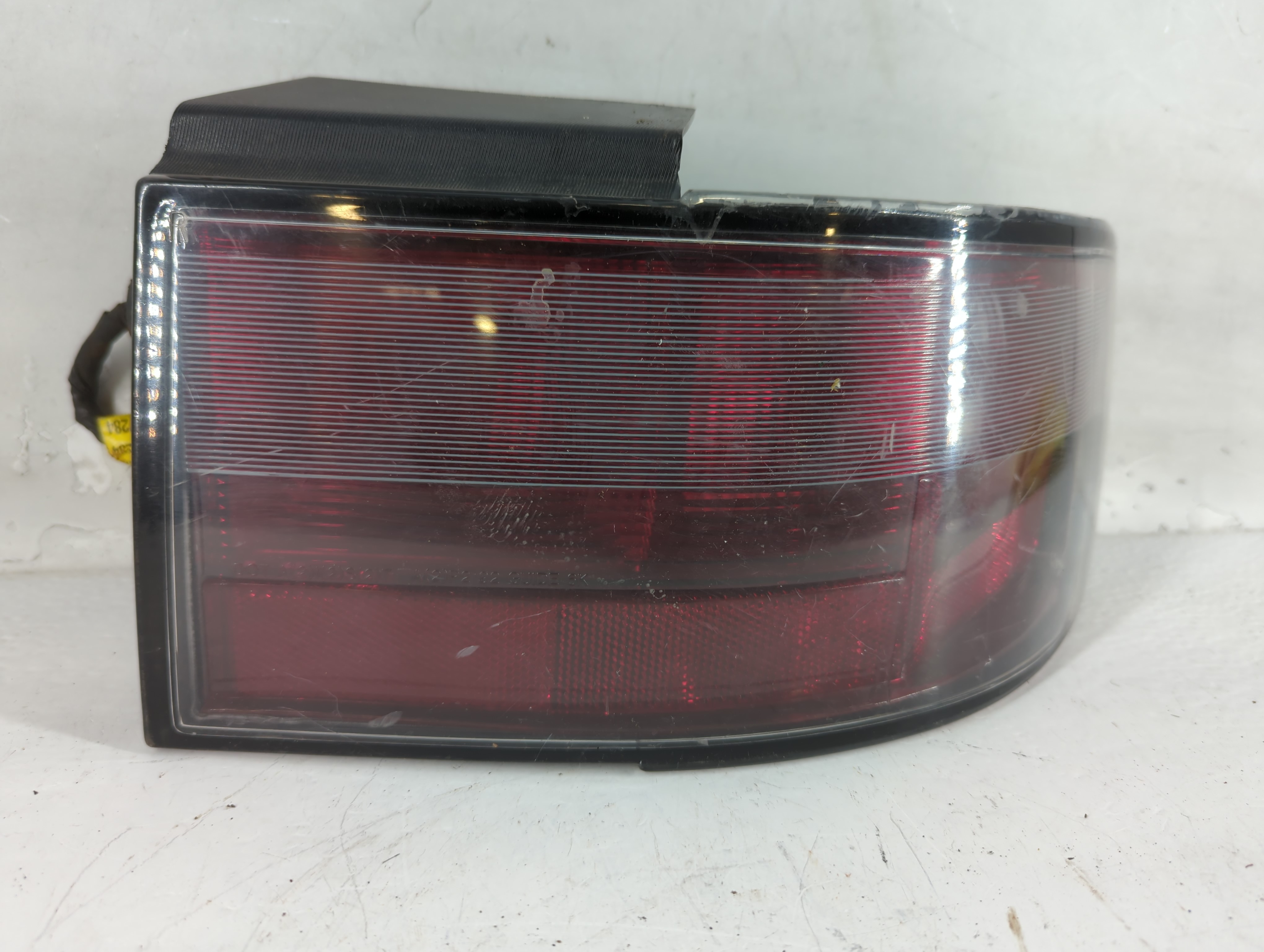 1995-1997 Cadillac Seville Rear Center Lid Brake Light Tail Light 777376 - Oemusedautoparts1.com