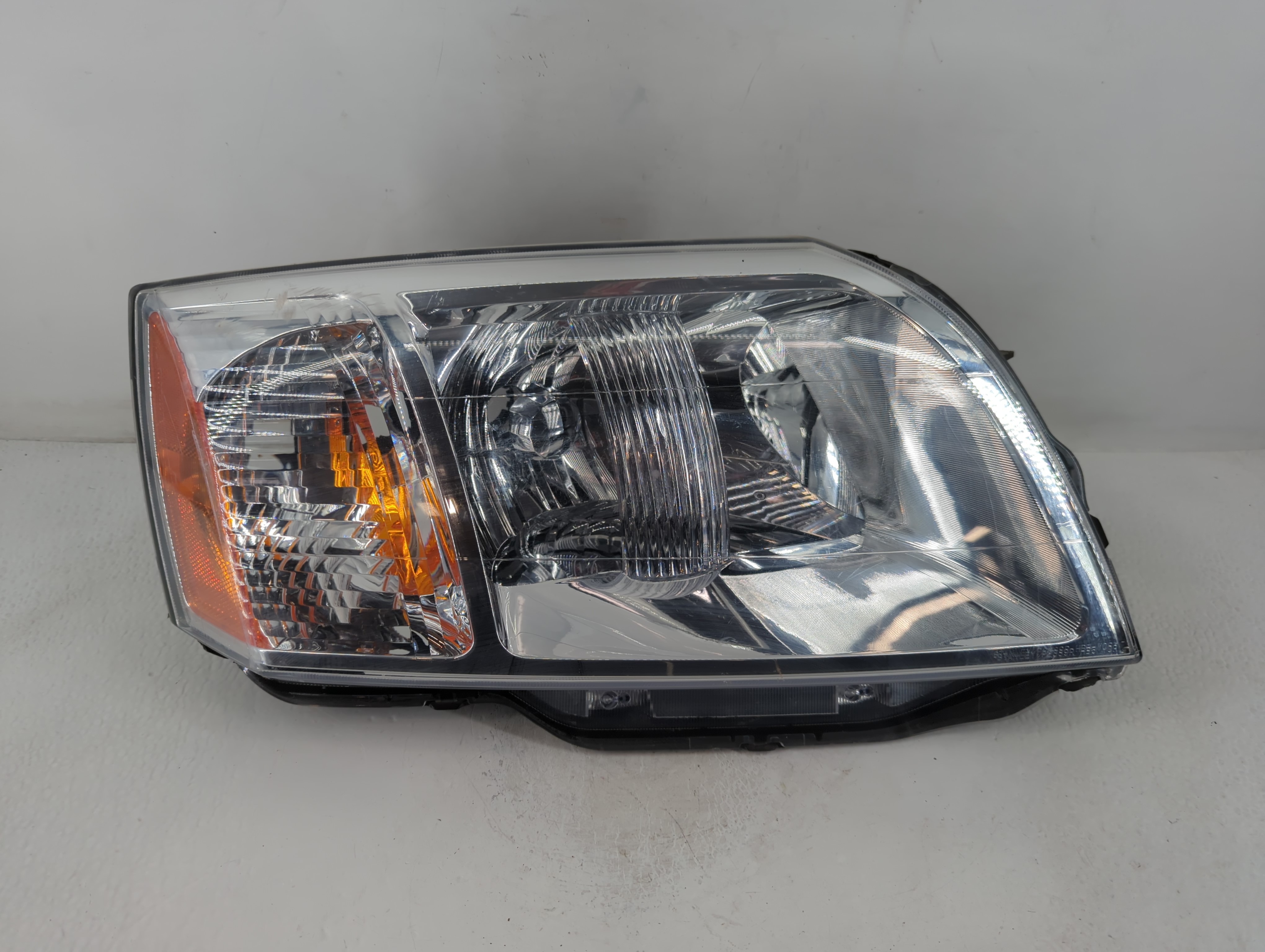 2004 Mitsubishi Endeavor Passenger Right Oem Head Light Headlight Lamp 777438 - Oemusedautoparts1.com