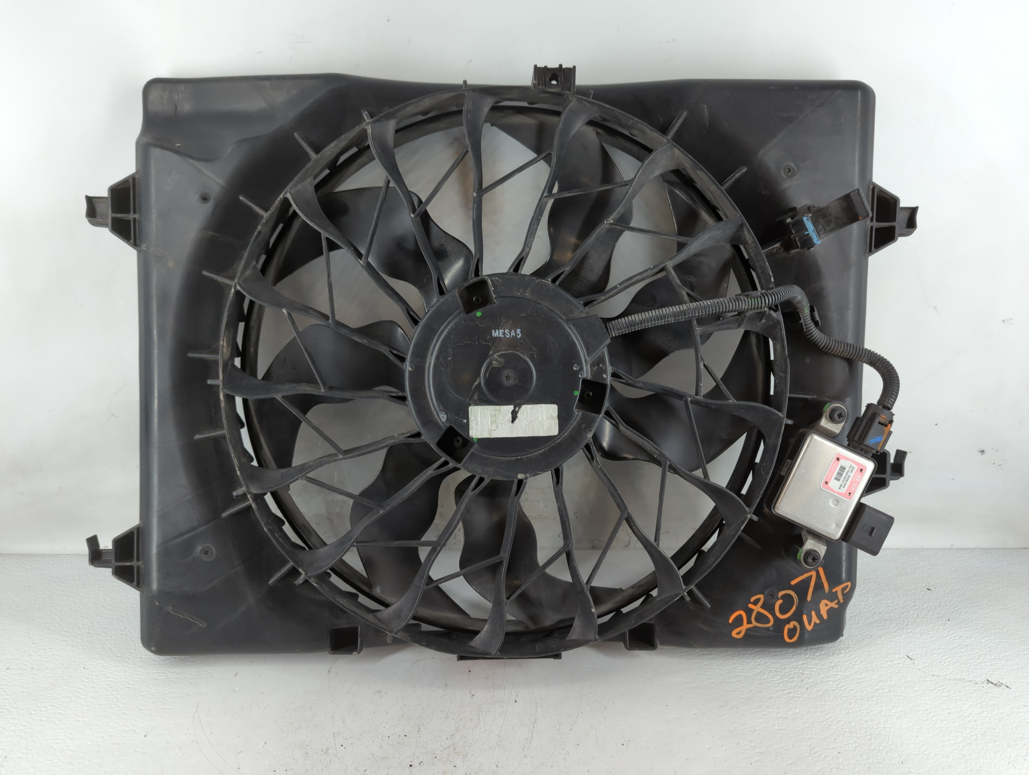 Picture of Kia Kiaopt Left Radiator Fan Motor Assembly 777446