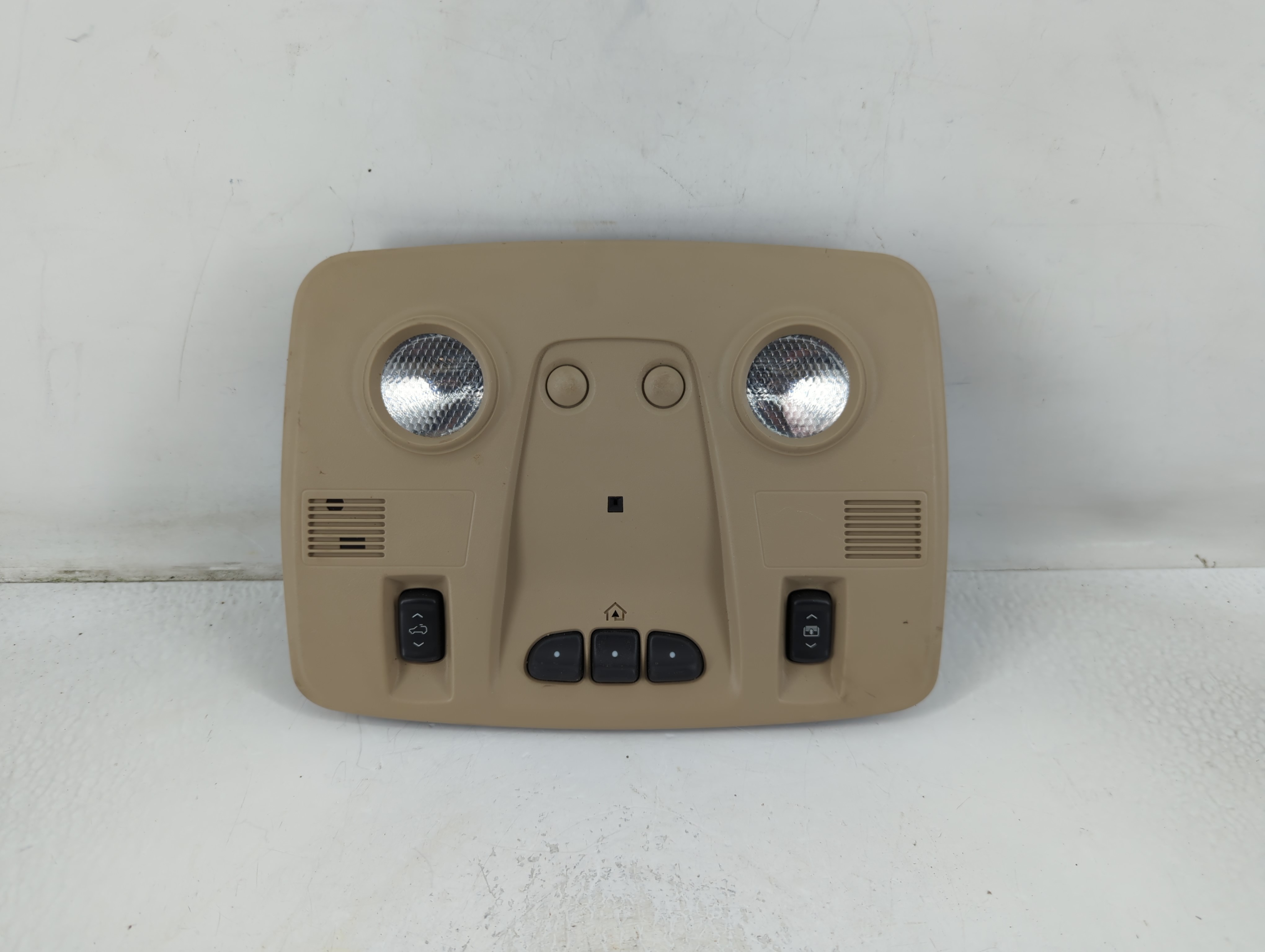2010 Saturn Outlook Overhead Roof Console 777458 - Oemusedautoparts1.com