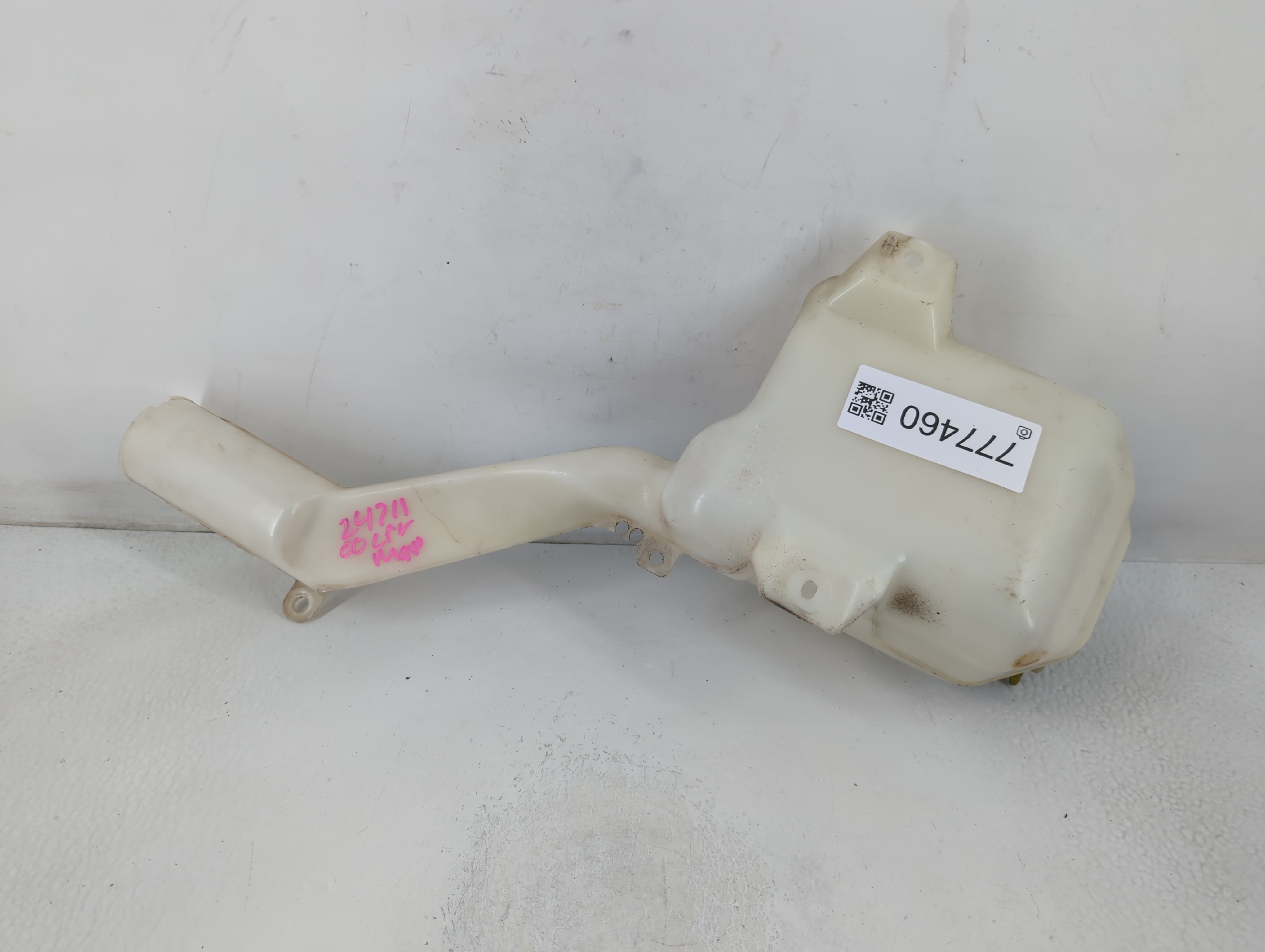 Picture of 1997-2001 Honda Cr-v Windshield Washer Fluid Reservoir Bottle Oem 777460
