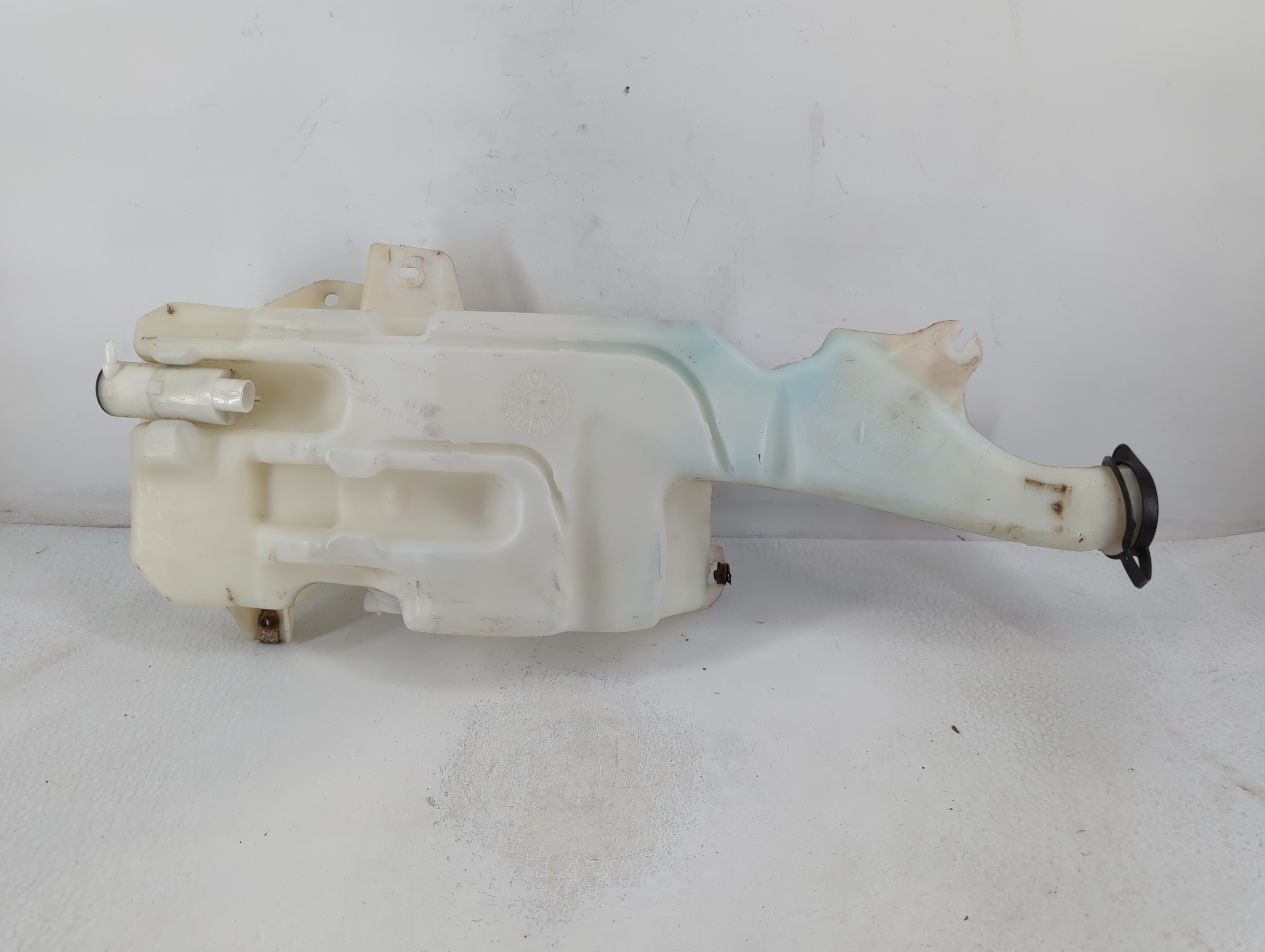 2007-2014 Cadillac Escalade Windshield Washer Fluid Reservoir Bottle Oem 777465 - Oemusedautoparts1.com