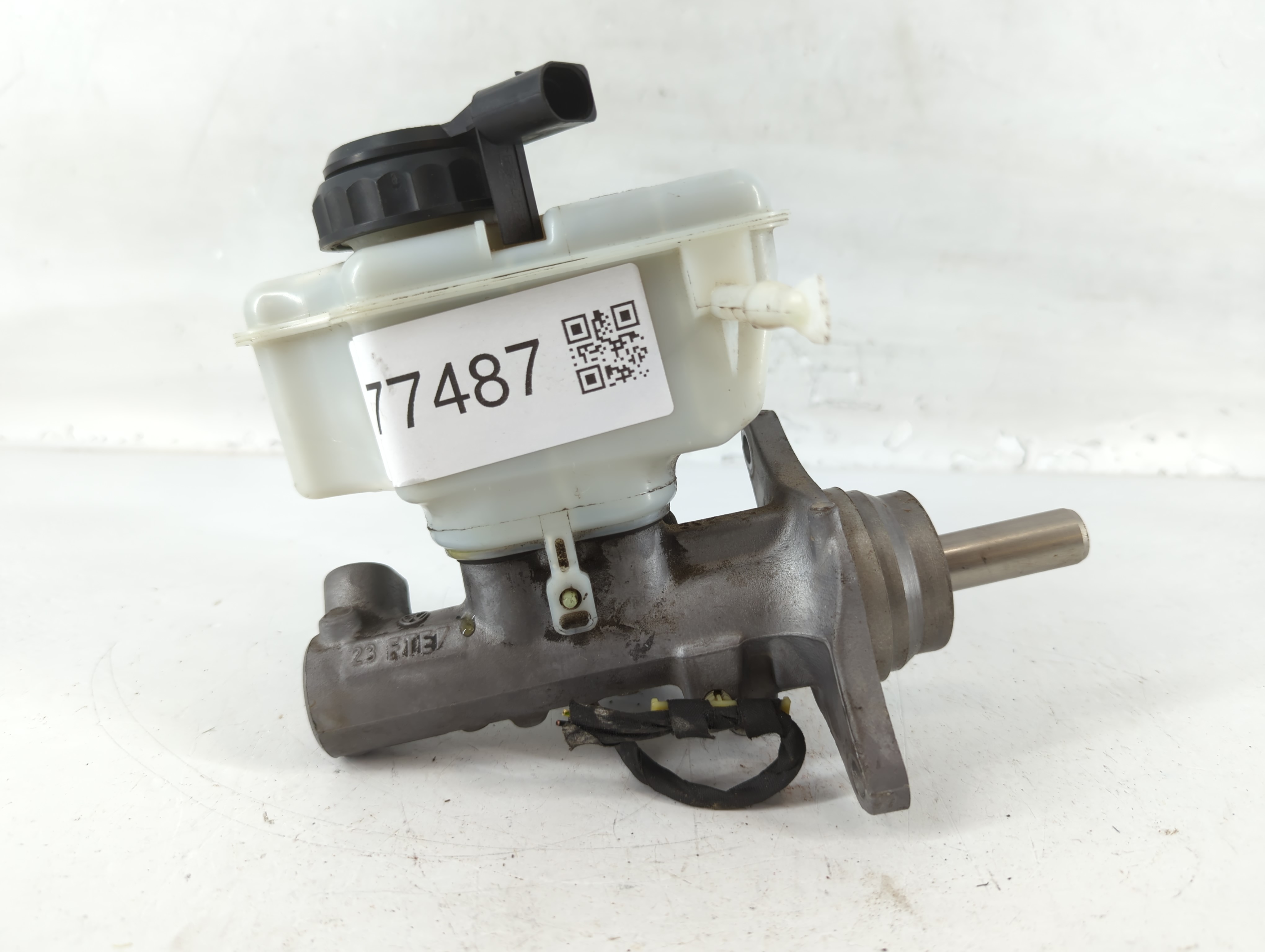 2016-2020 Volkswagen Passat Brake Master Cylinder 777487 - Oemusedautoparts1.com