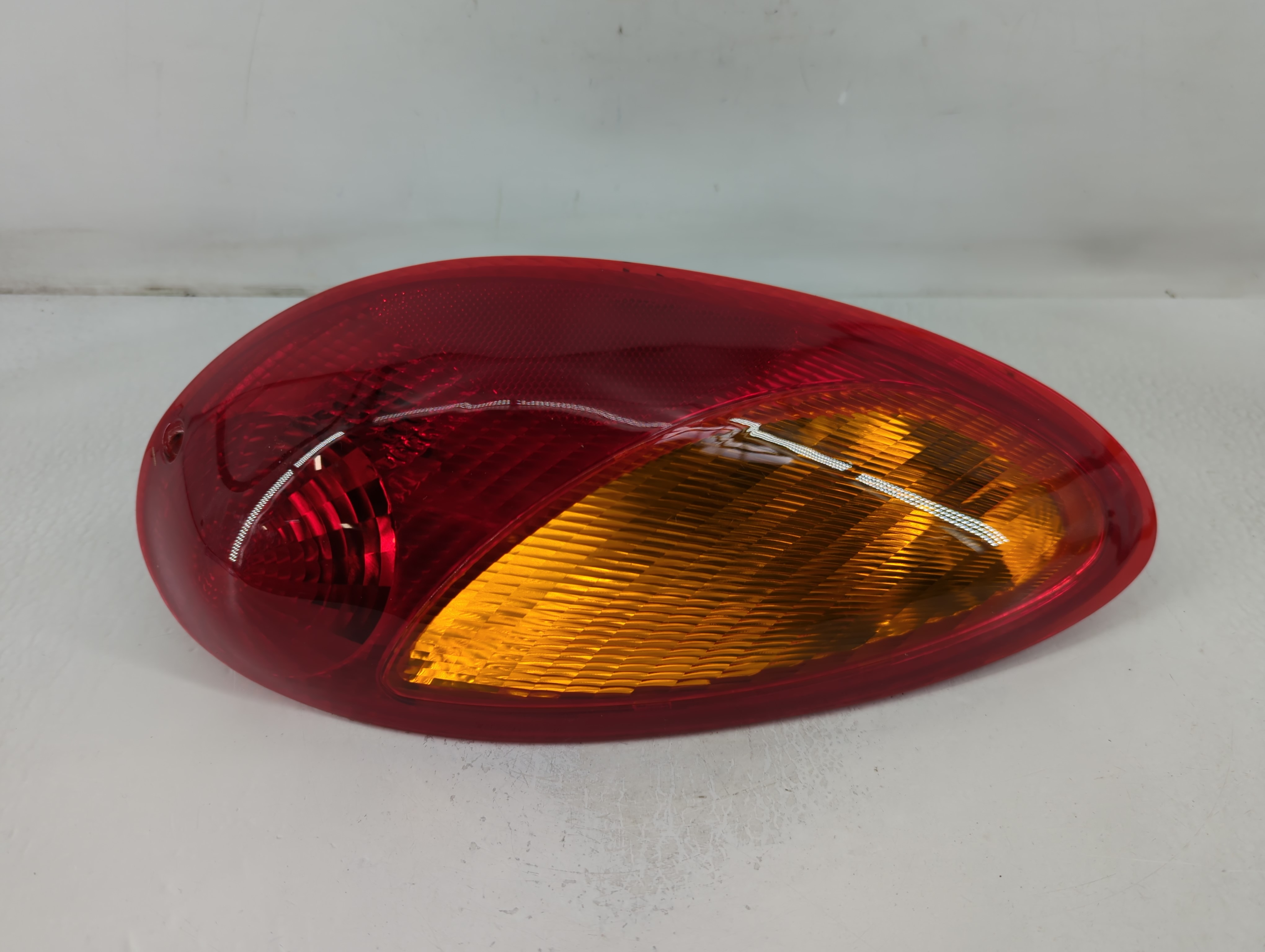 2001-2005 Chrysler Pt Cruiser Driver Left Side Tail Light Taillight Oem 777583 - Oemusedautoparts1.com