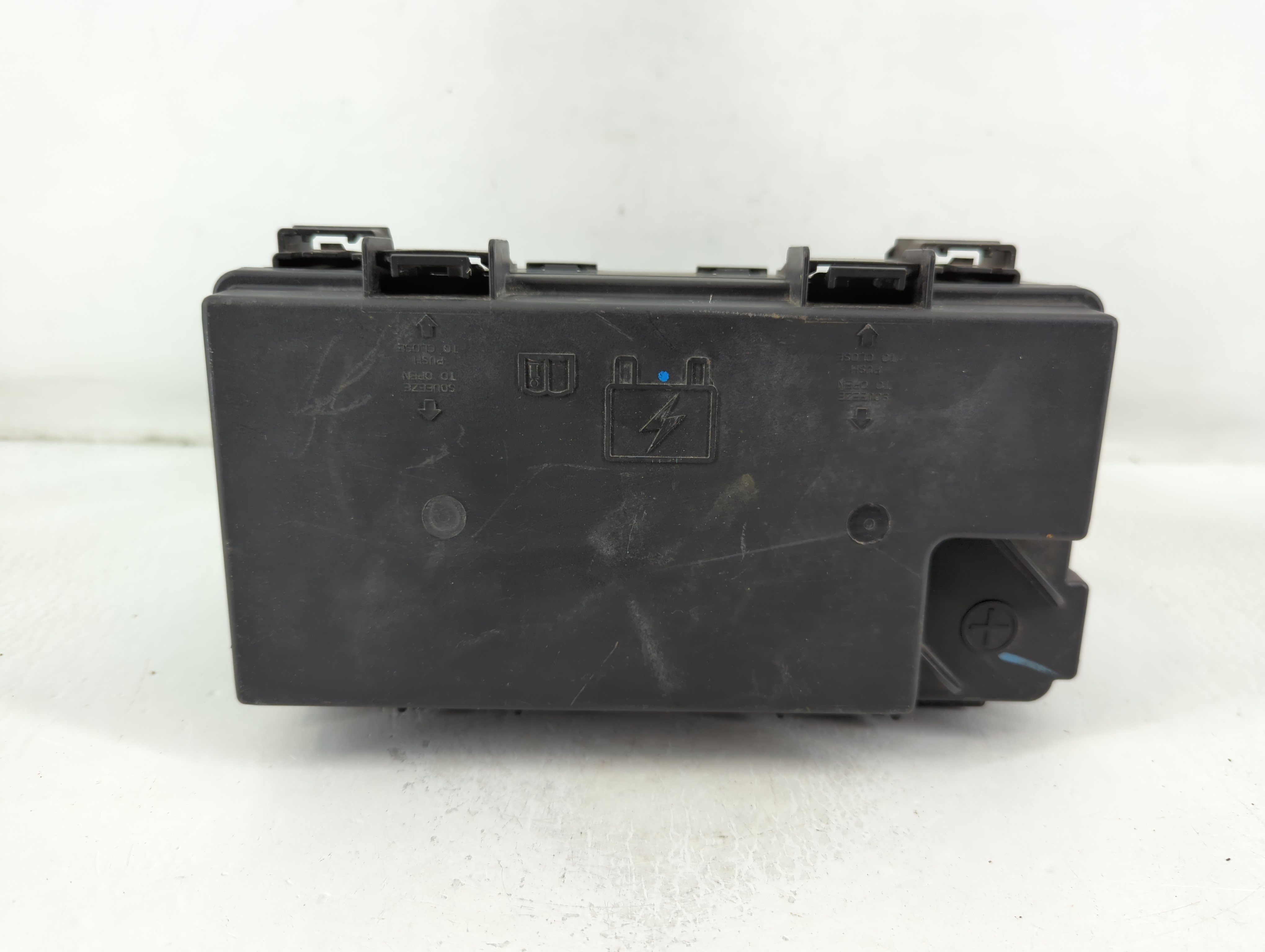 2011 Chrysler Town & Country Chassis Control Module Ccm Bcm Body Control 777600 - Oemusedautoparts1.com