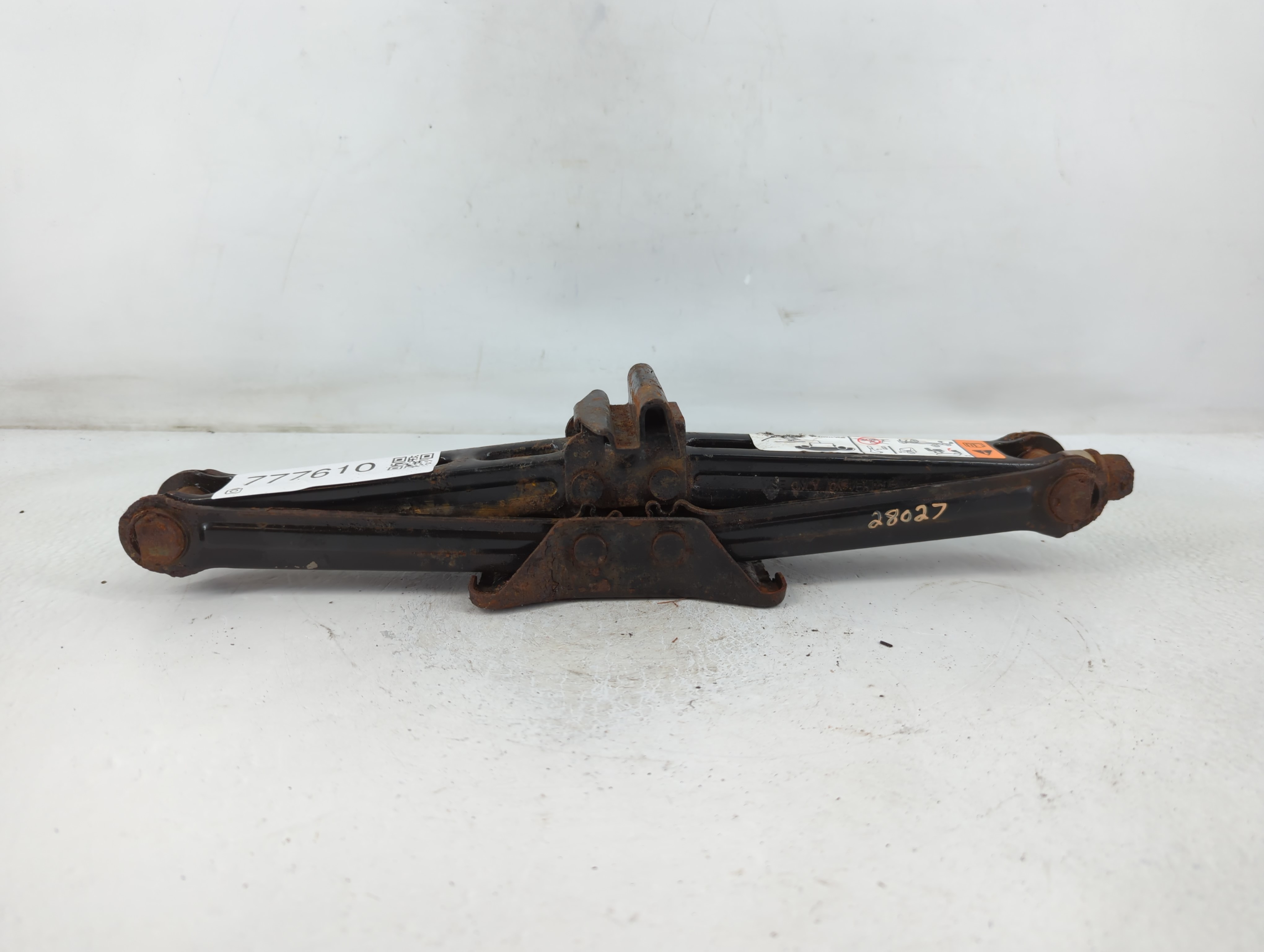 2005 Ford Mustang Spare Scissor Car Jack 777610 - Oemusedautoparts1.com