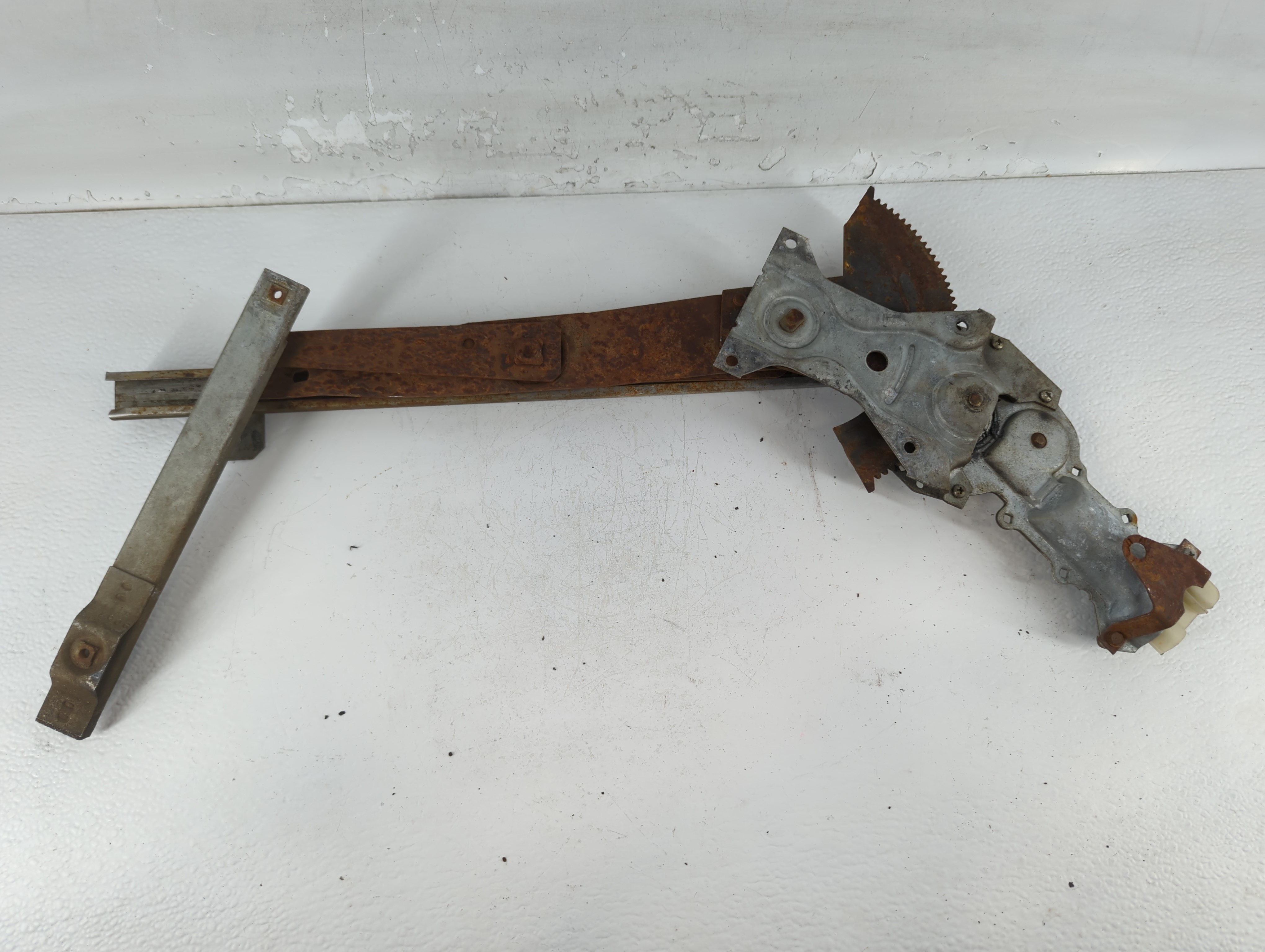 1995-2005 Chevrolet Cavalier Window Regulator Passenger Front 777621 - Oemusedautoparts1.com