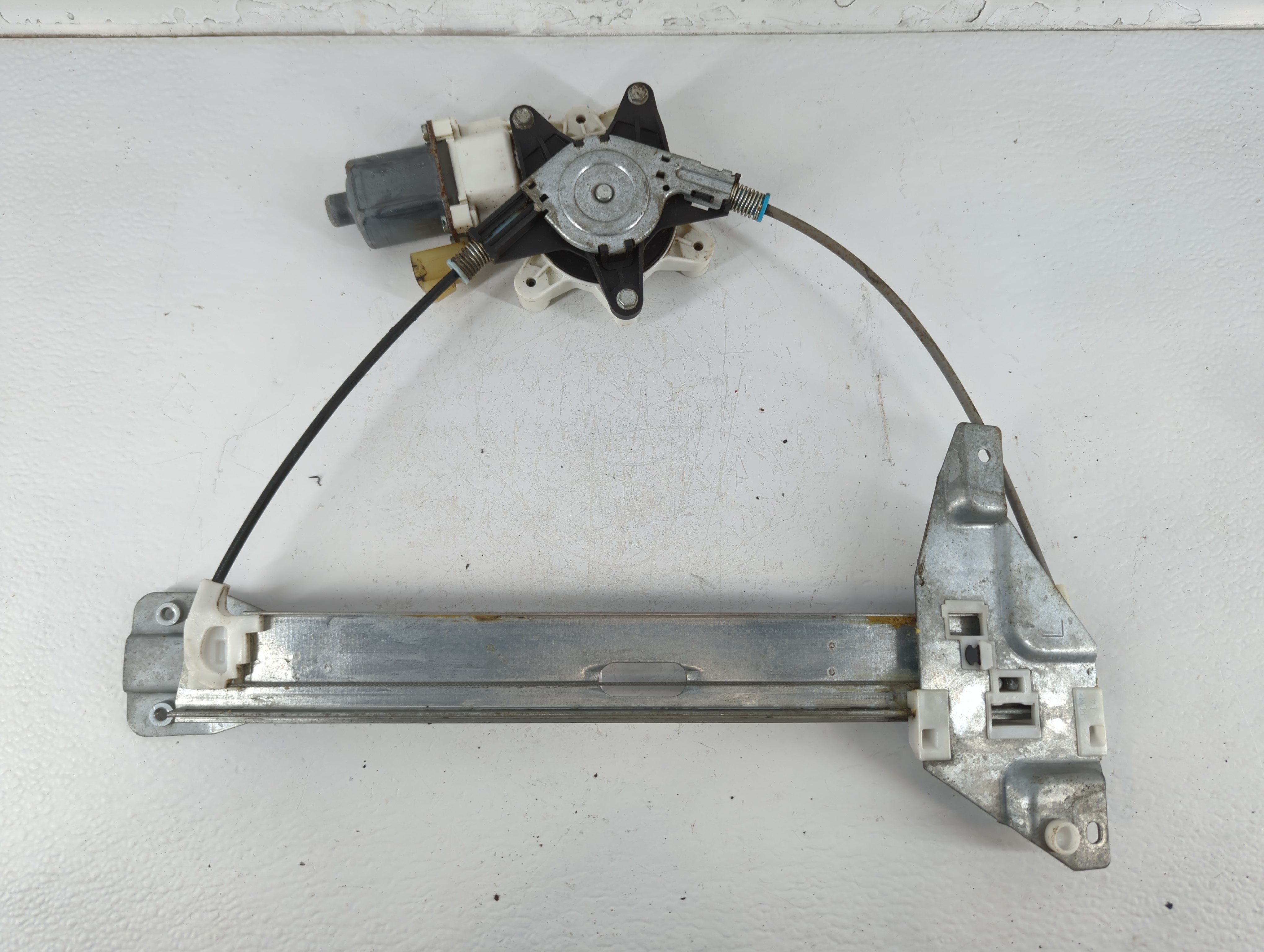 2006-2010 Chevrolet Impala Driver Left Rear Window Regulator 777629 - Oemusedautoparts1.com