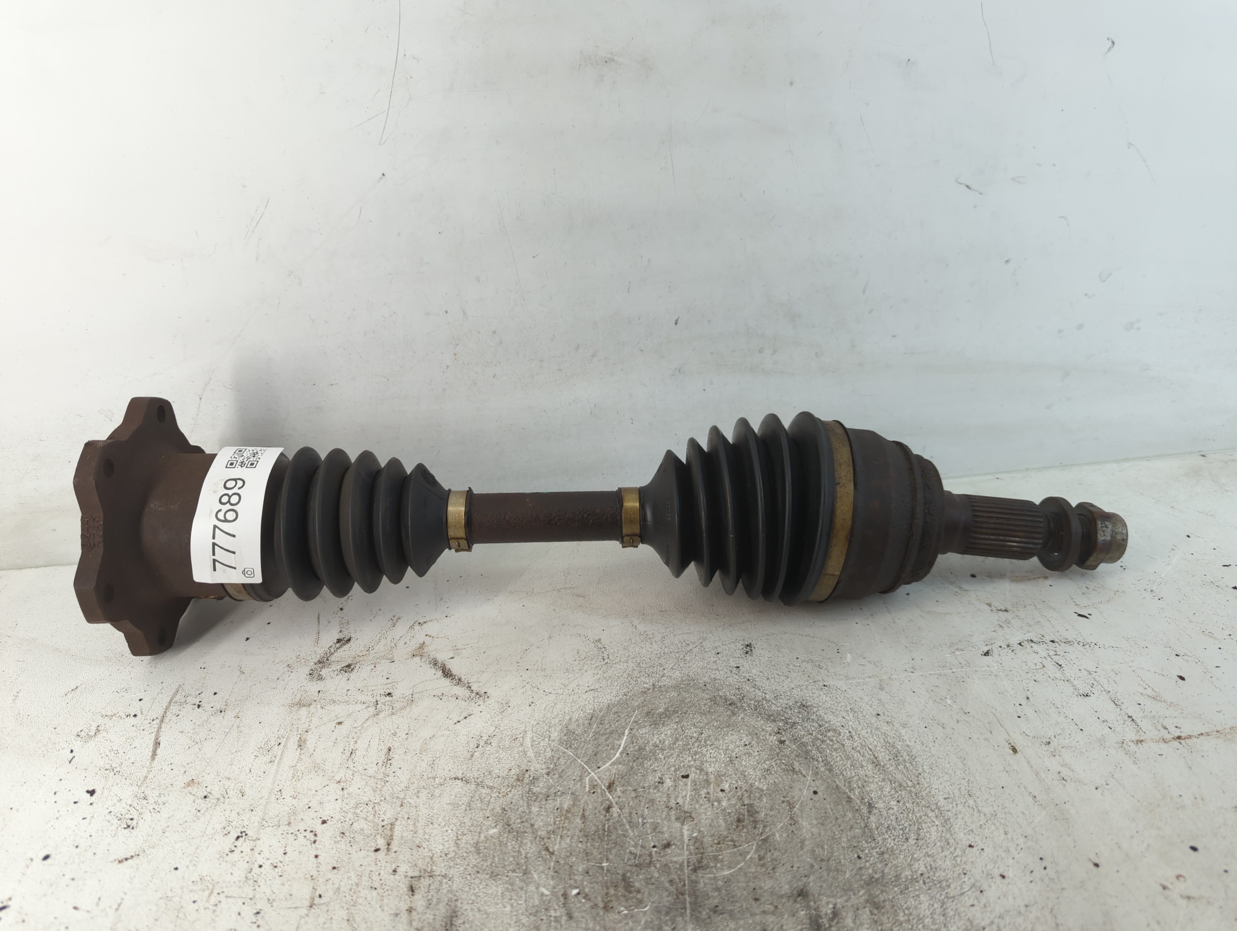 2002-2006 Chevrolet Avalanche 1500 Axle Shaft Front Passenger Cv C/v 777689 - Oemusedautoparts1.com