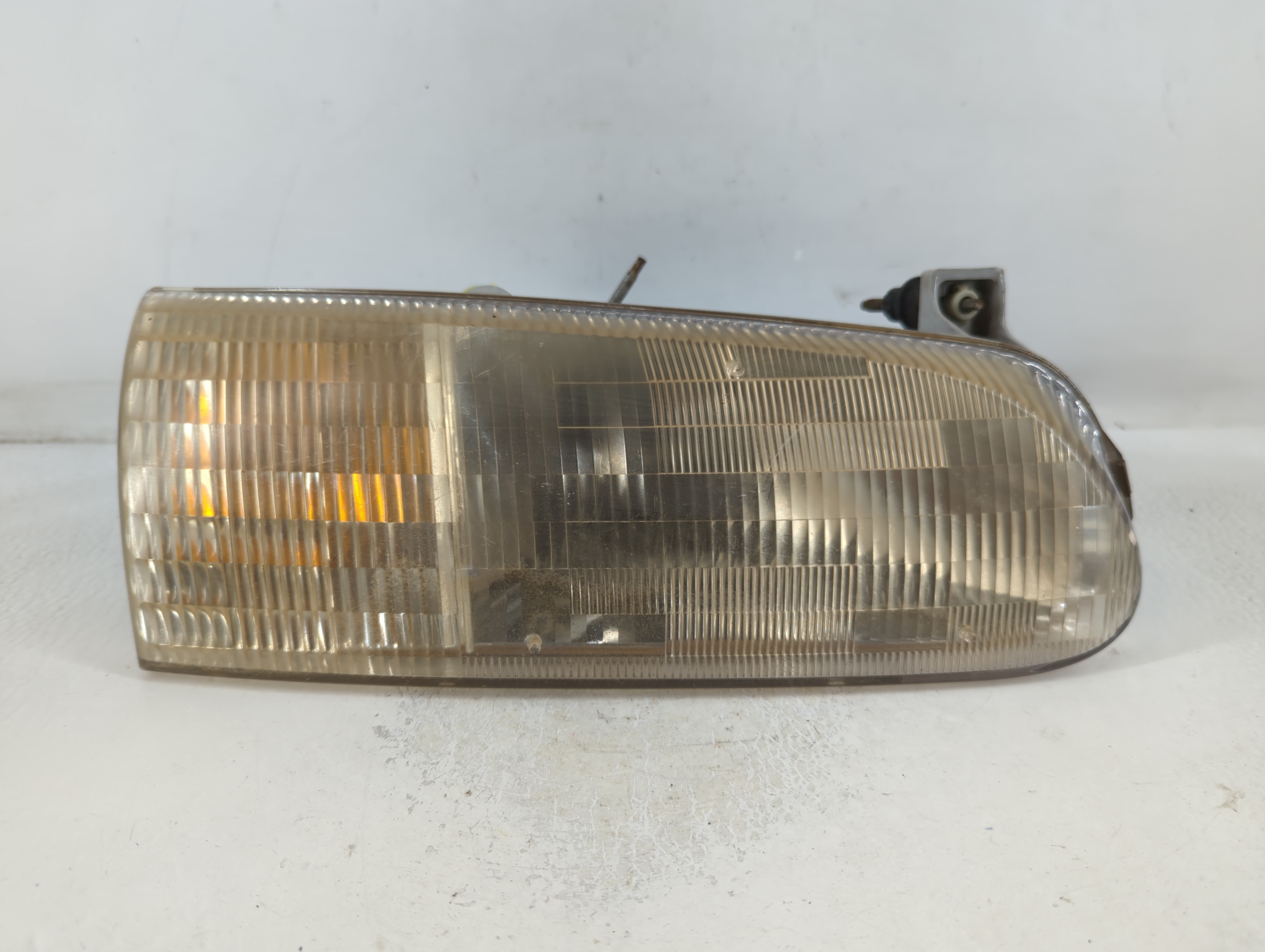 Picture of 1995-1997 Ford Windstar Driver Left Oem Head Light Headlight Lamp 777697