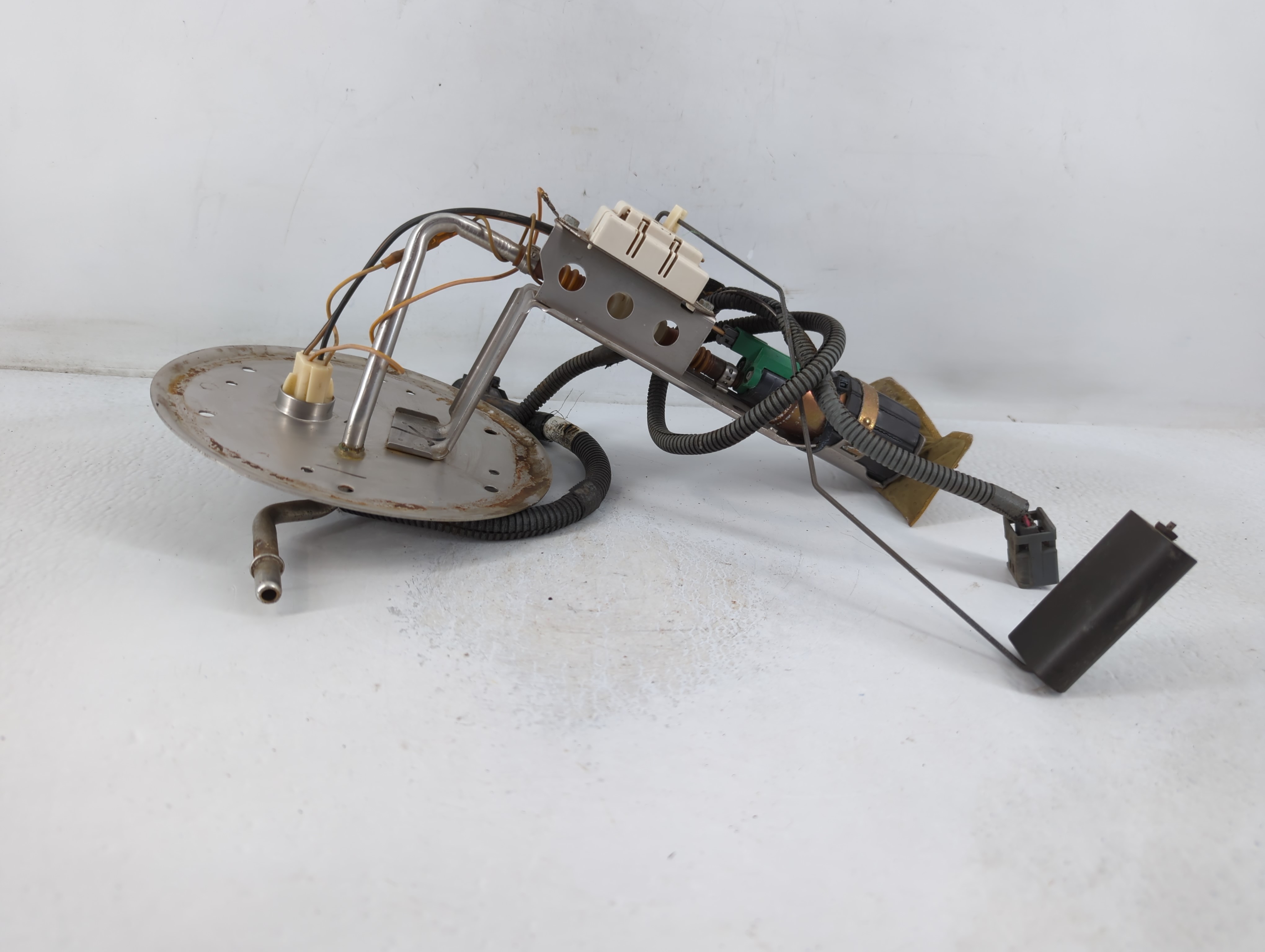 2003-2004 Lincoln Town Car Electrical Gas Fuel Pump Assembly 777698 - Oemusedautoparts1.com