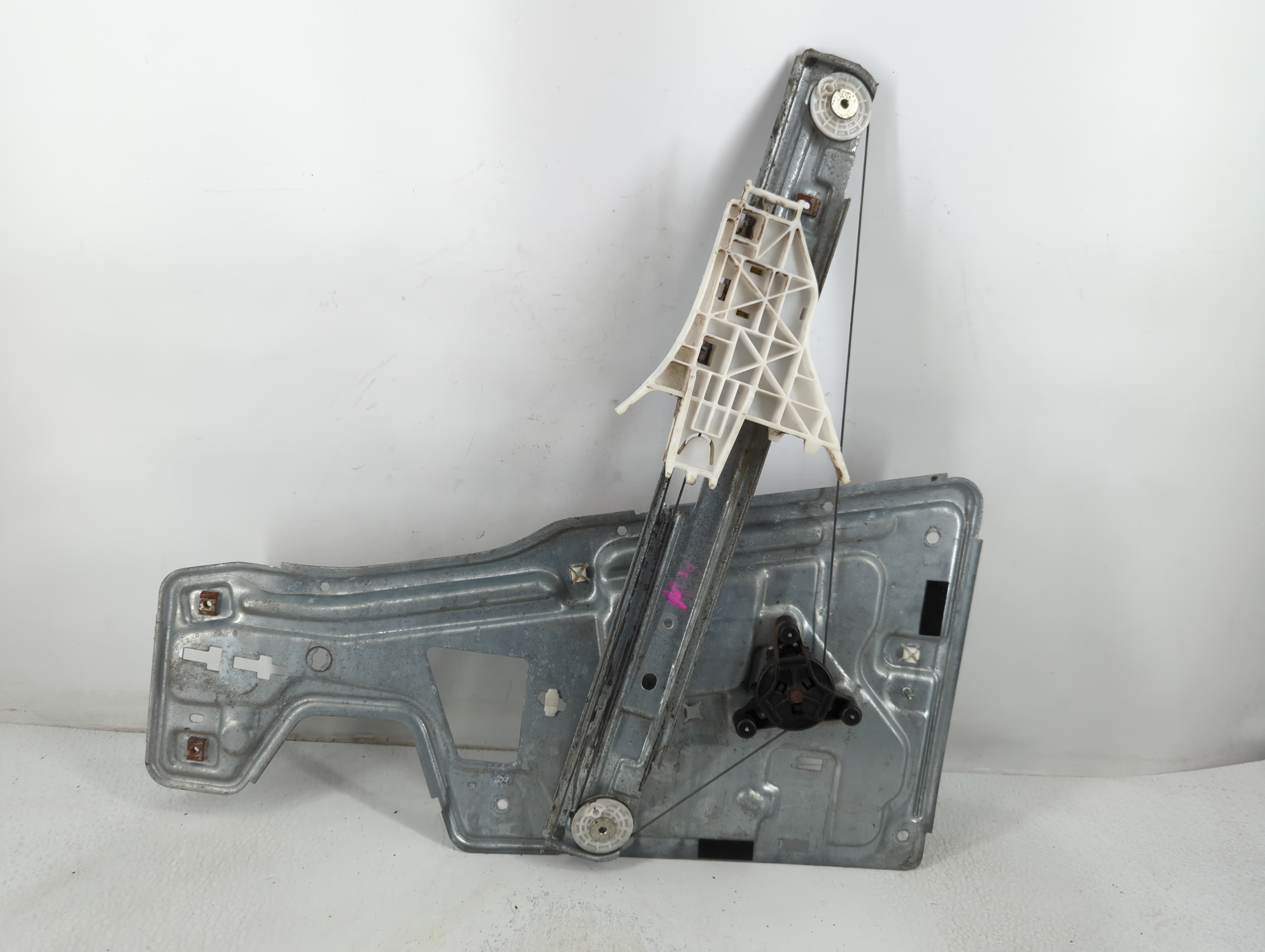 2008-2009 Chevrolet Equinox Driver Left Front Window Regulator 777717 - Oemusedautoparts1.com