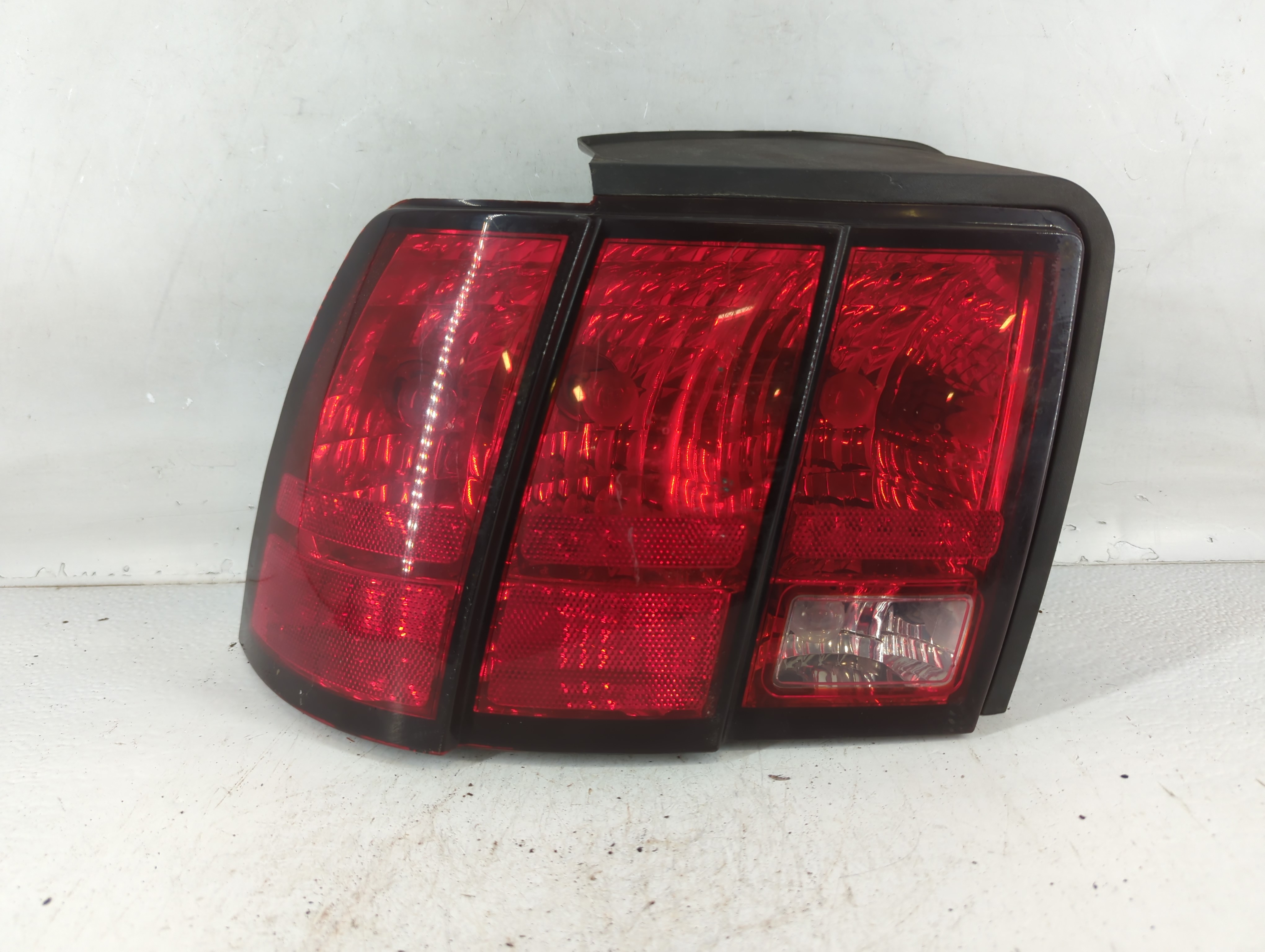Ford Mustan Rear Center Lid Brake Light Tail Light Red 777738 - Oemusedautoparts1.com