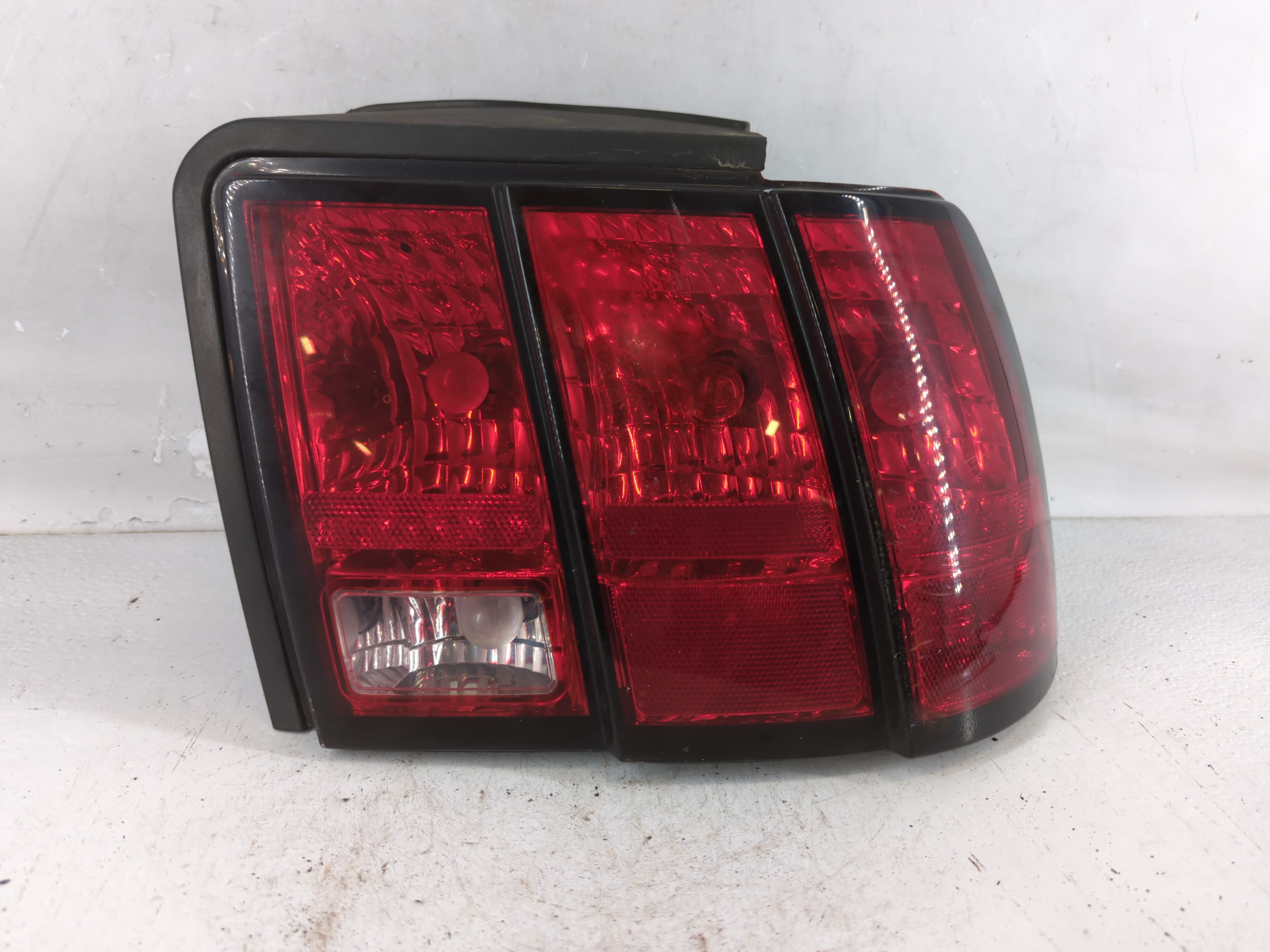 1999-2004 Ford Mustang Passenger Right Side Tail Light Taillight Oem 777744 - Oemusedautoparts1.com