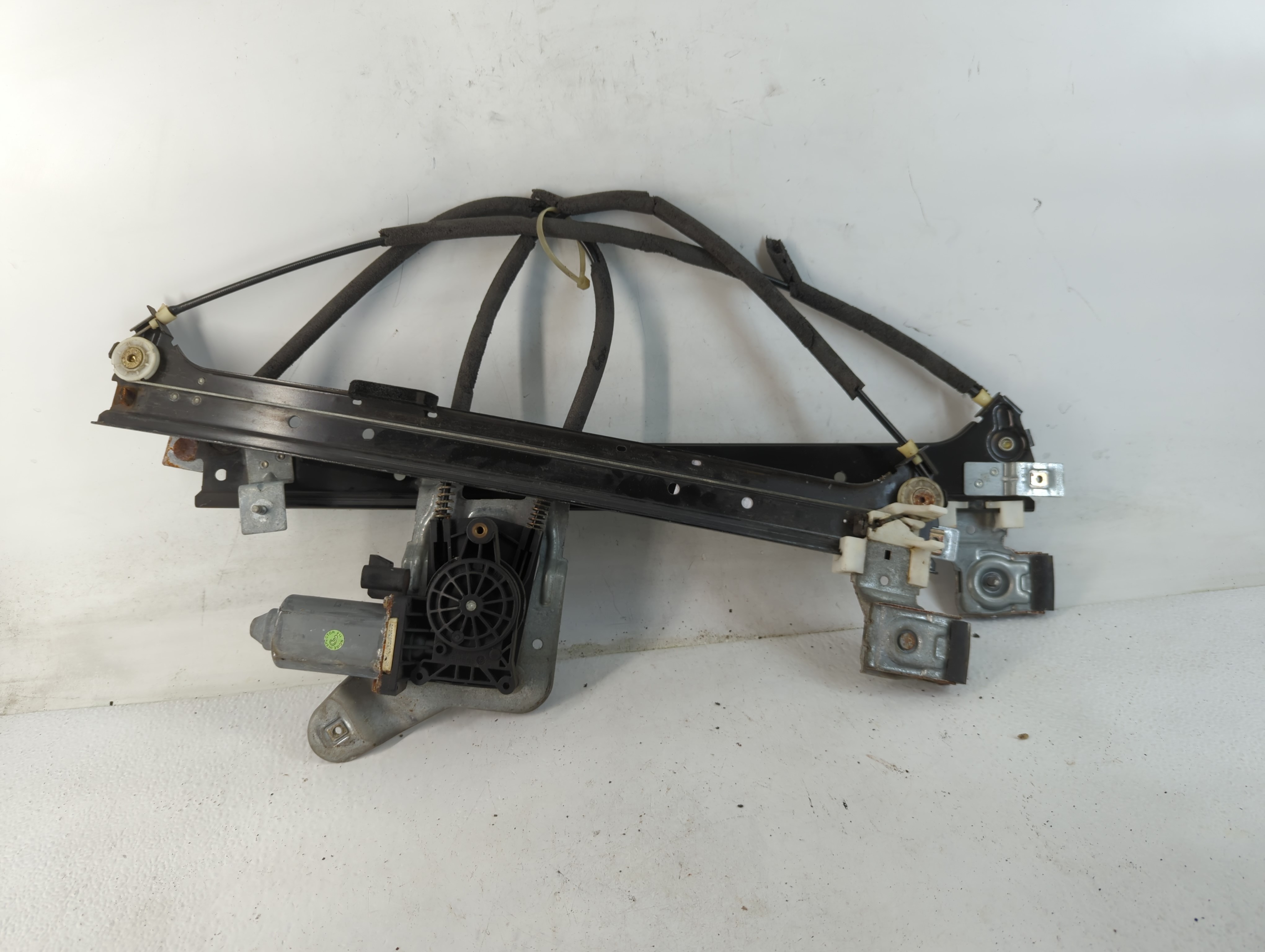 2000-2006 Chevrolet Suburban 1500 Window Regulator Passenger Front 777790 - Oemusedautoparts1.com