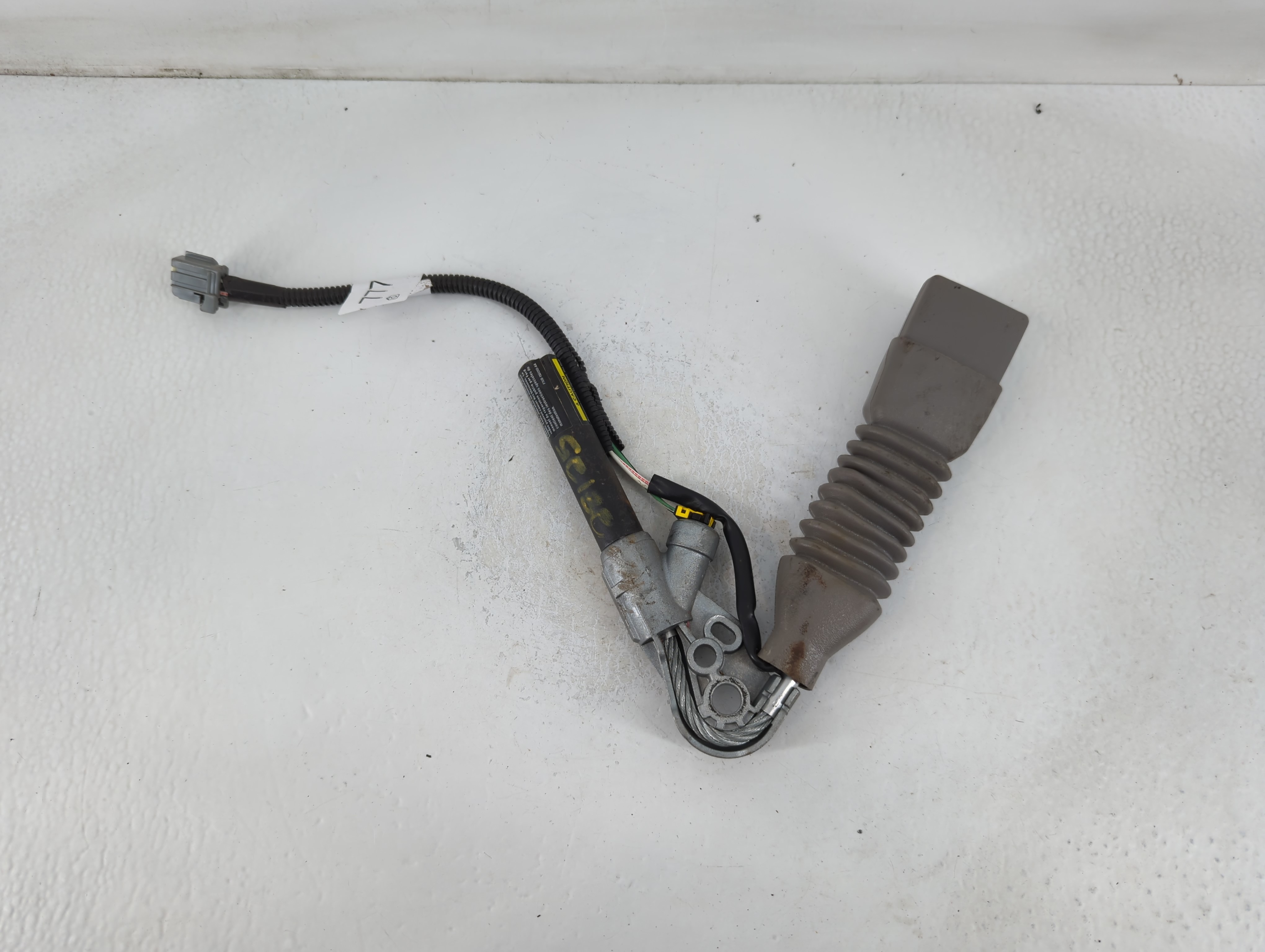 2004-2007 Ford Taurus Passenger Right Seat Belt Front Retractor 777861 - Oemusedautoparts1.com