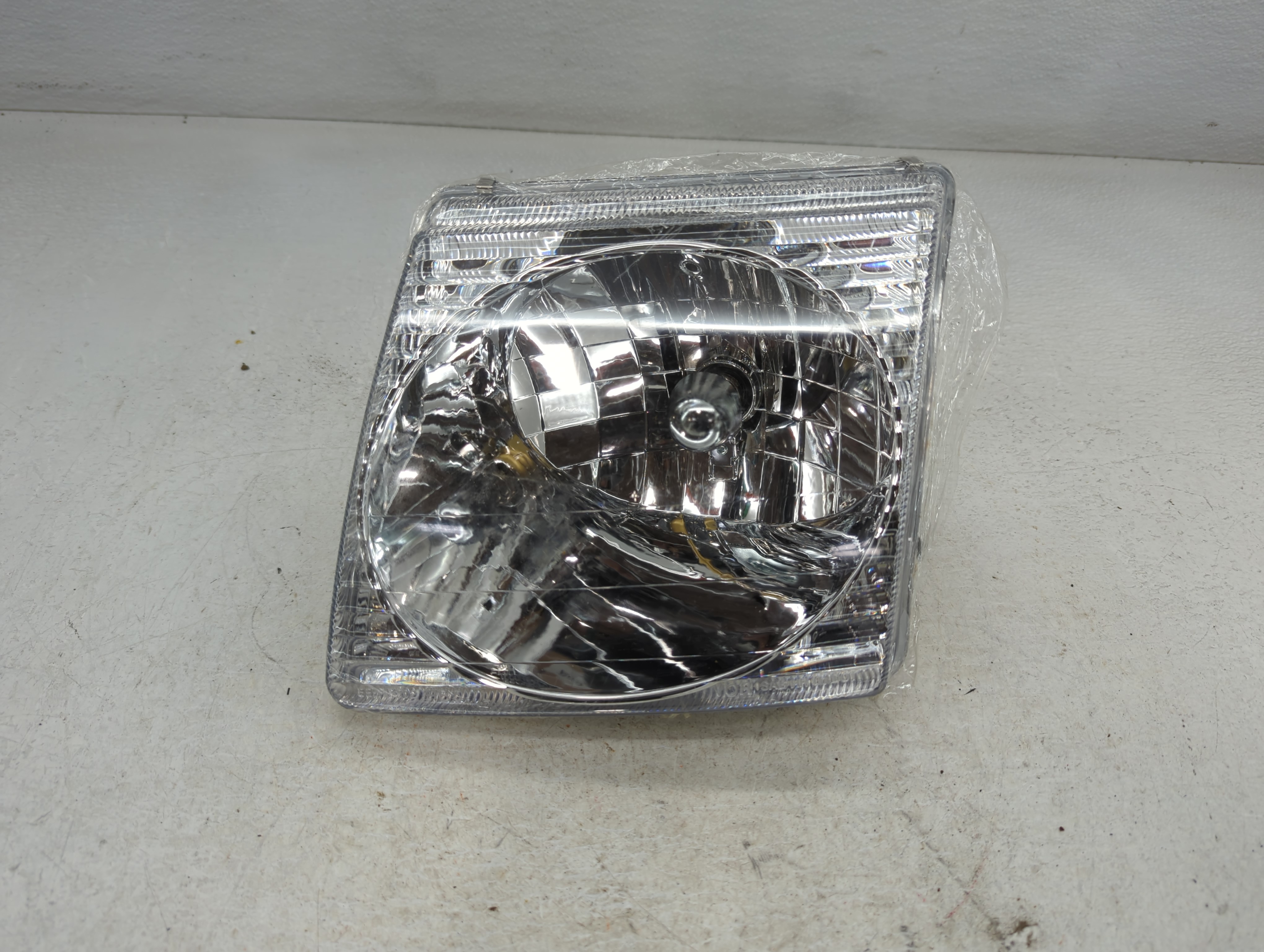 Ford Explorer Driver Left Oem Head Light Headlight Lamp 777864 - Oemusedautoparts1.com