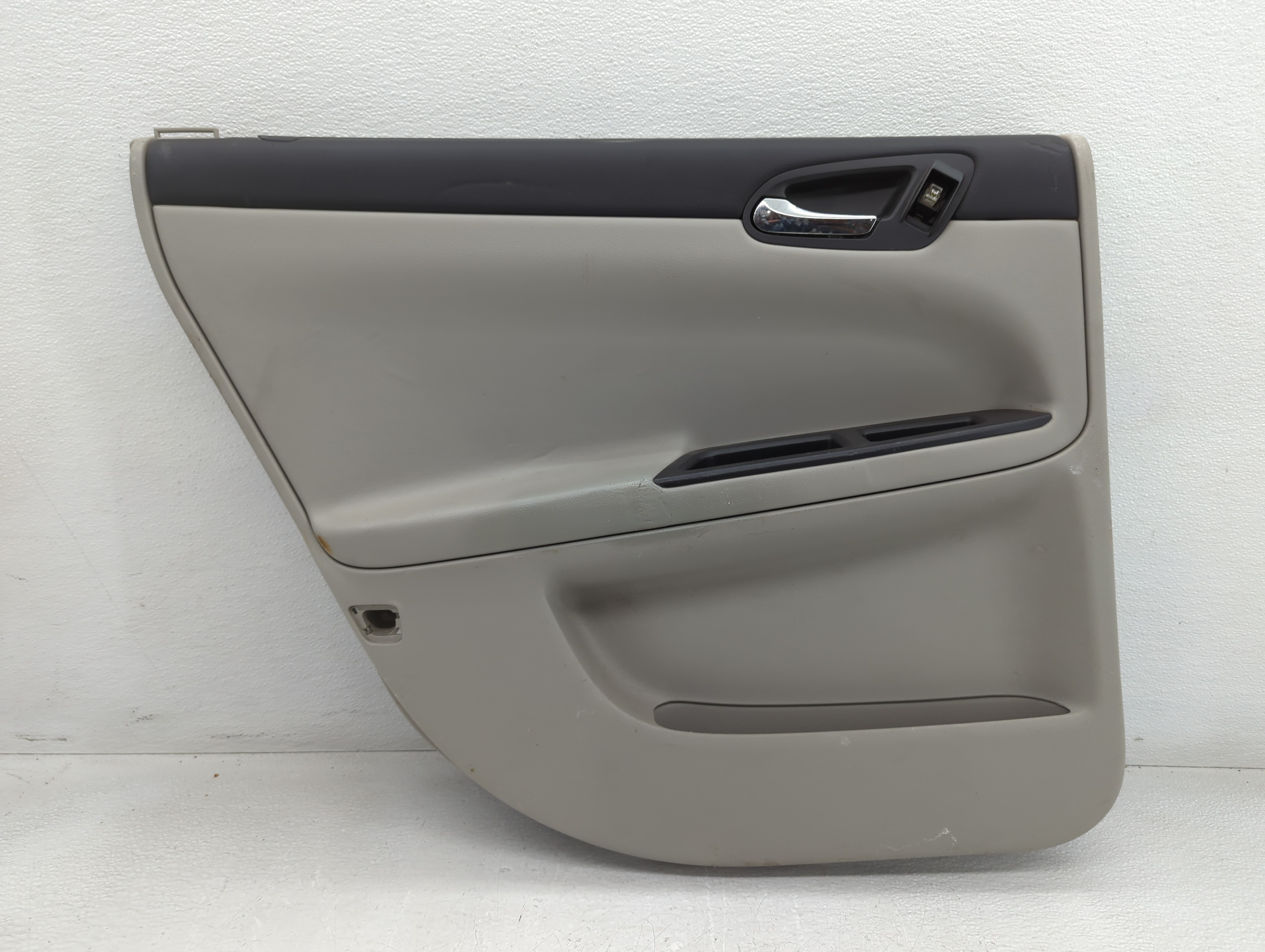 2013 Chevrolet Impala Front Right Passenger Interior Door Panel Trim 777886 - Oemusedautoparts1.com