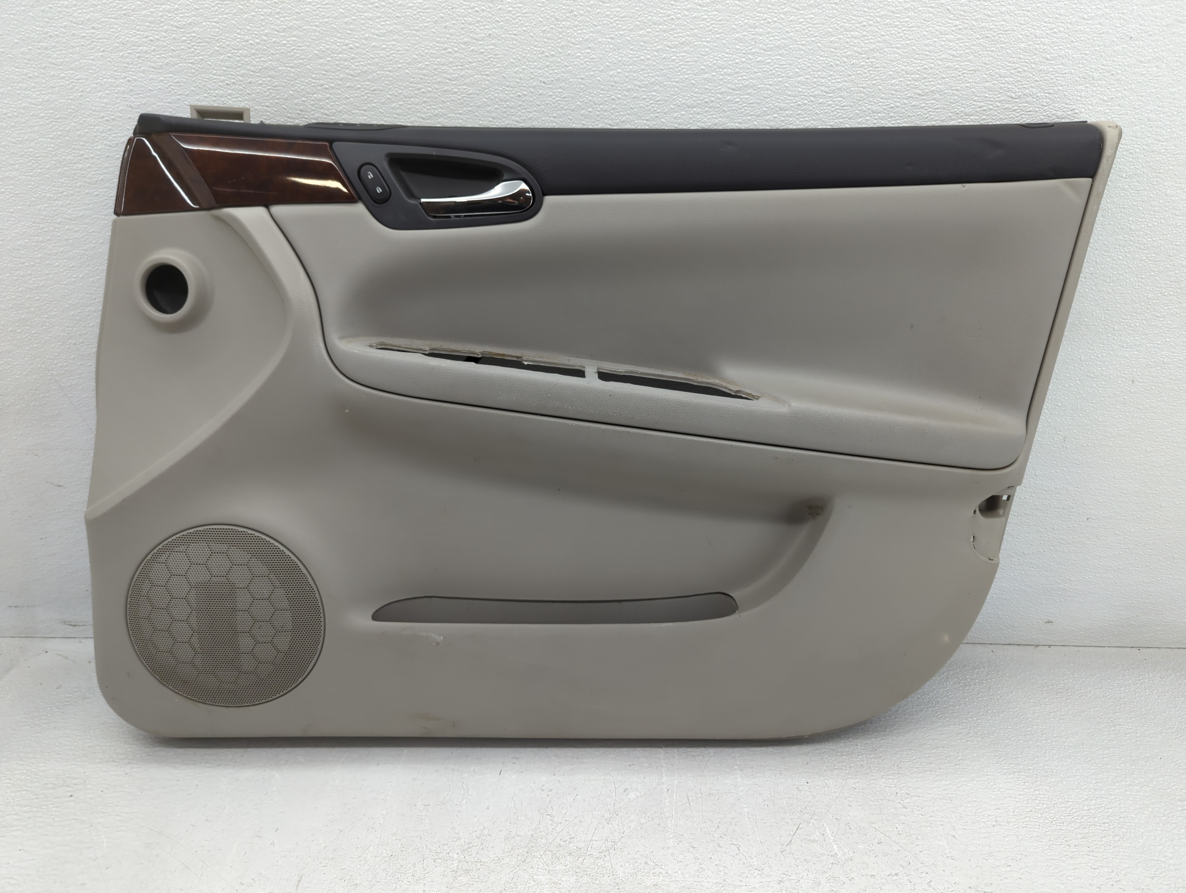 2011 Chevrolet Impala Front Right Passenger Interior Door Panel Trim 777888 - Oemusedautoparts1.com