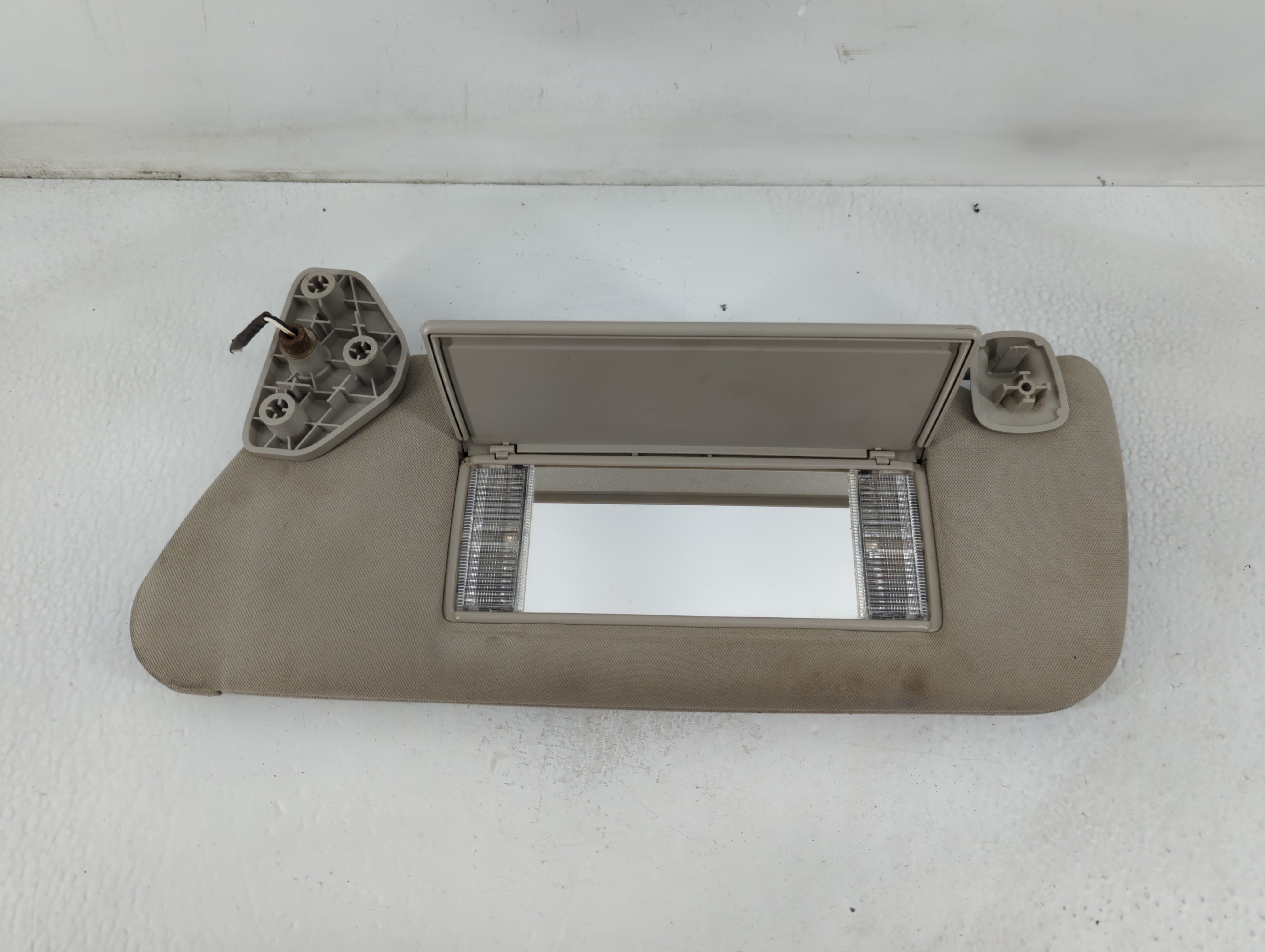 2006 Hummer H3 Driver Sun Visor Mirror Left Sunvisor Grey 777907 - Oemusedautoparts1.com