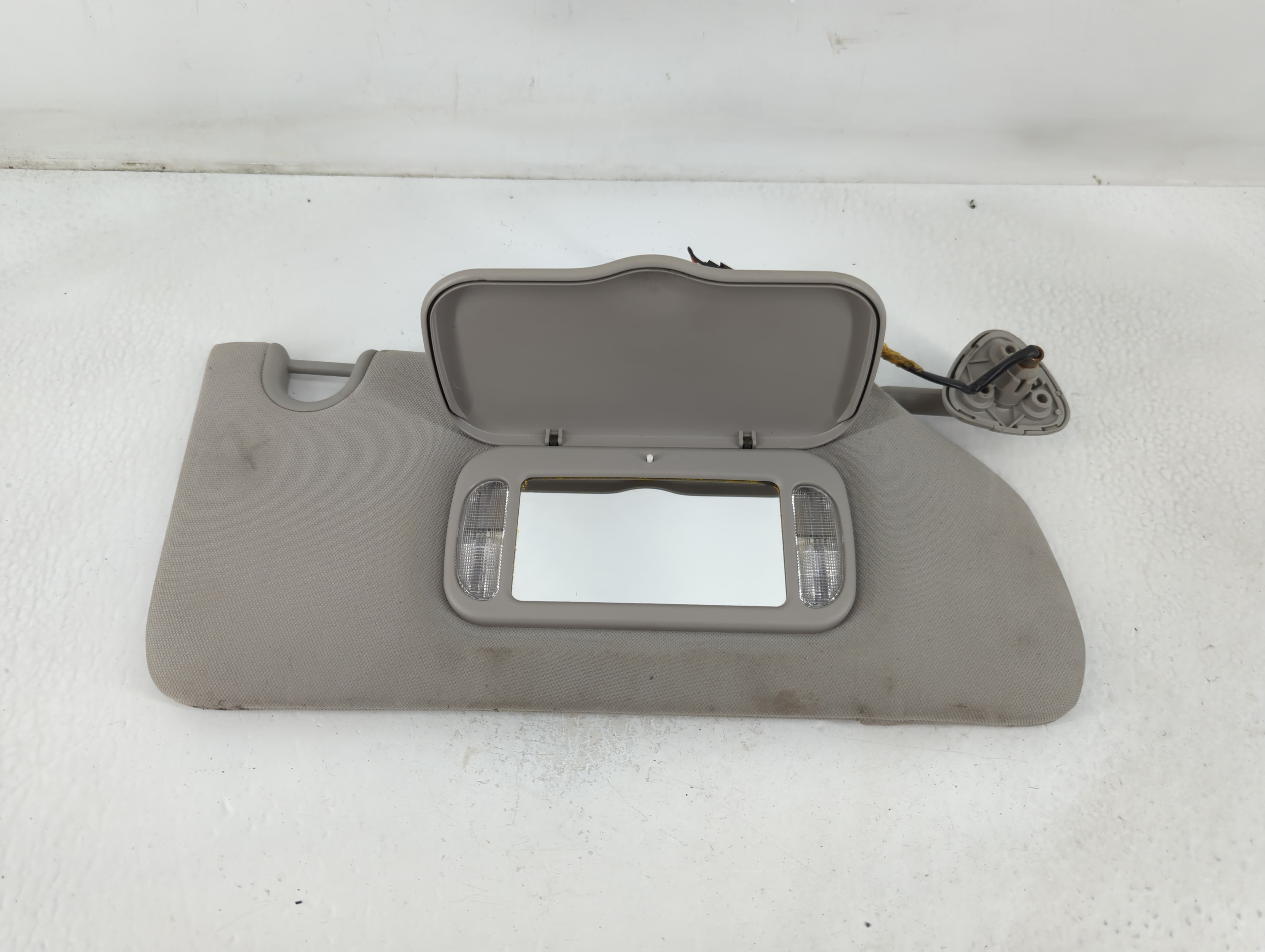 Chevrolet Trail Blazer Passenger Sun Visor Mirror Right Sunvisor Grey 777921 - Oemusedautoparts1.com