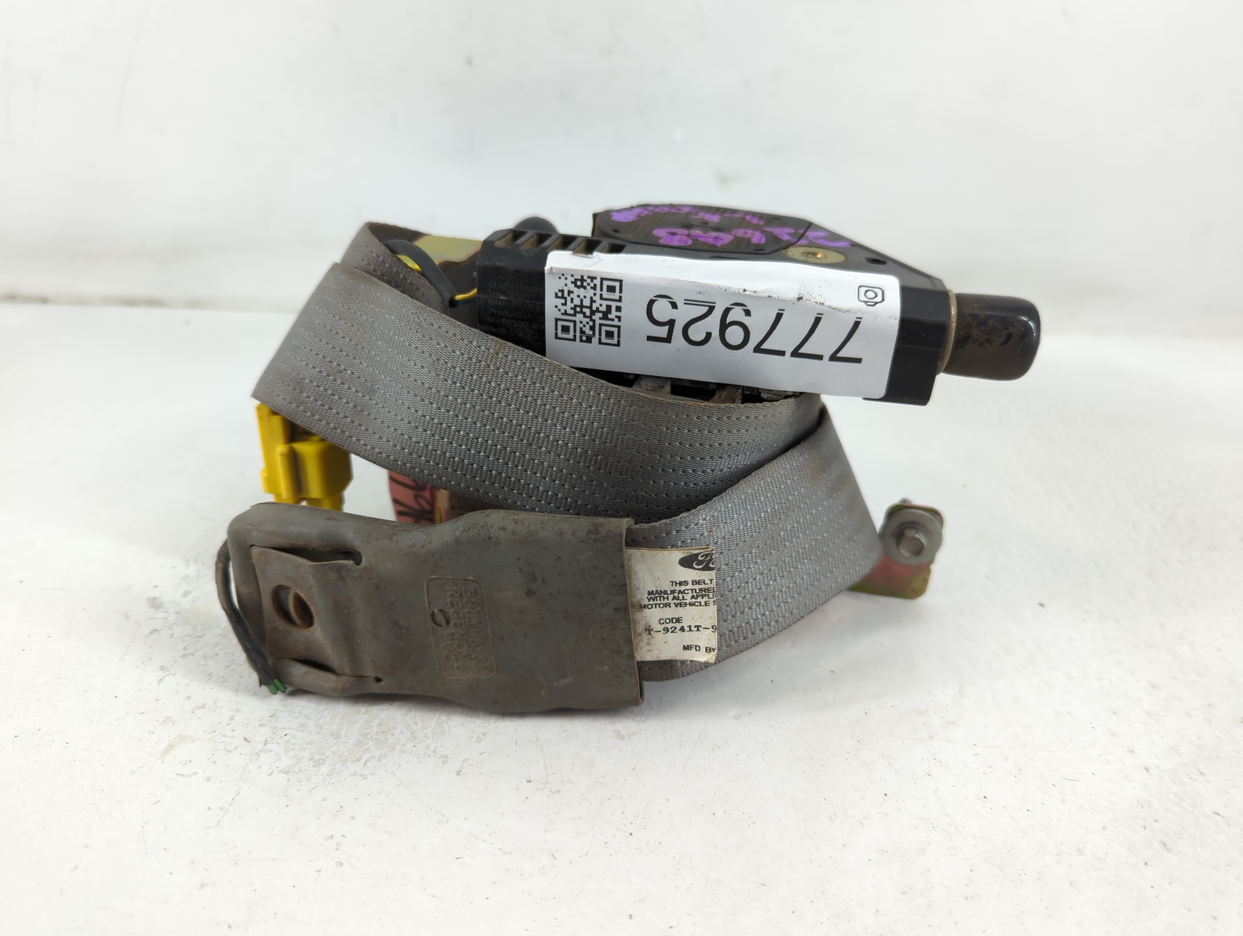 2003-2004 Ford F-250 Super Duty Passenger Right Seat Belt Front Retractor 777925 - Oemusedautoparts1.com