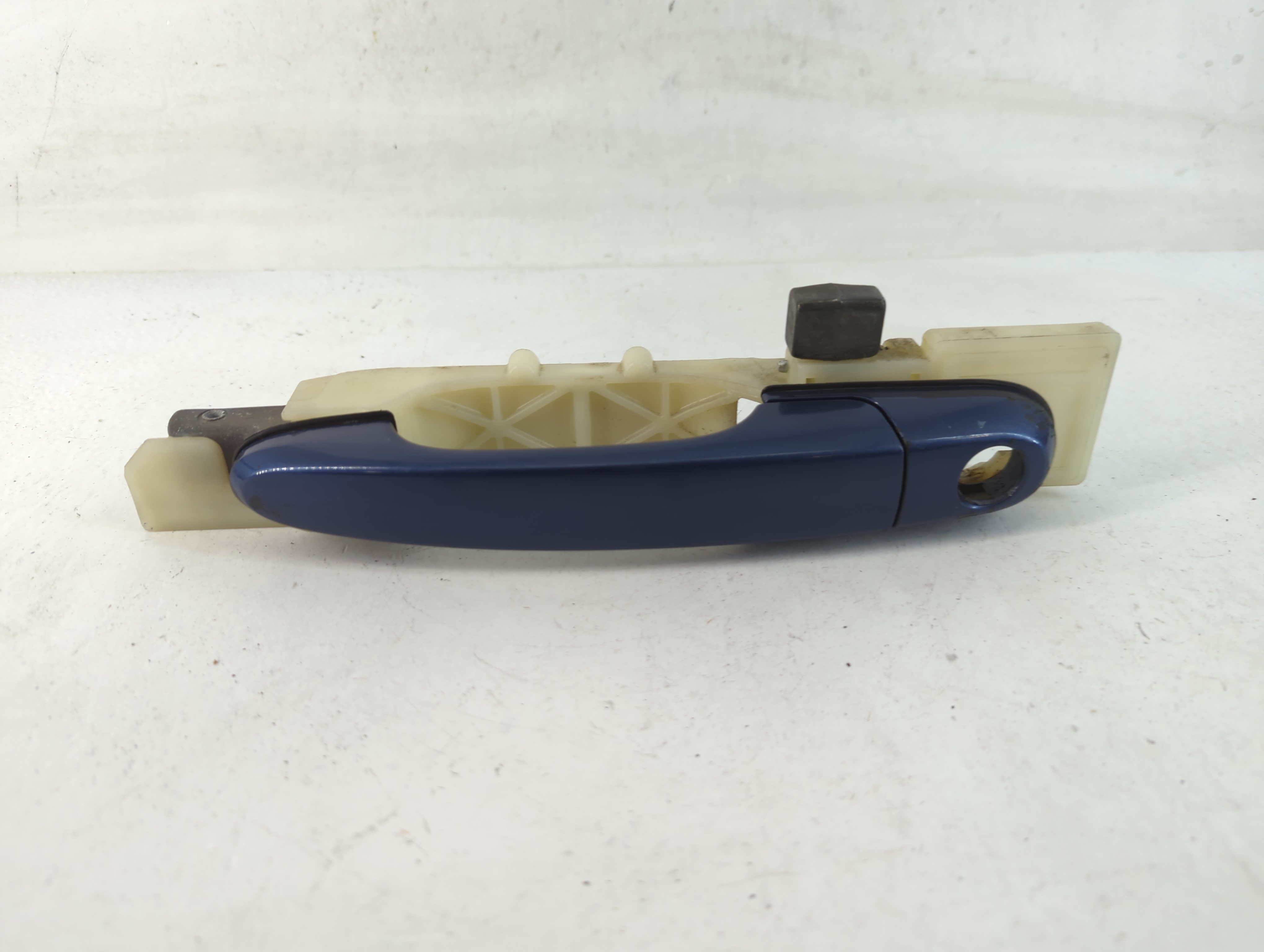 2005-2009 Hyundai Tucson Driver Rear Left Door Handle Exterior Assembly 777968 - Oemusedautoparts1.com