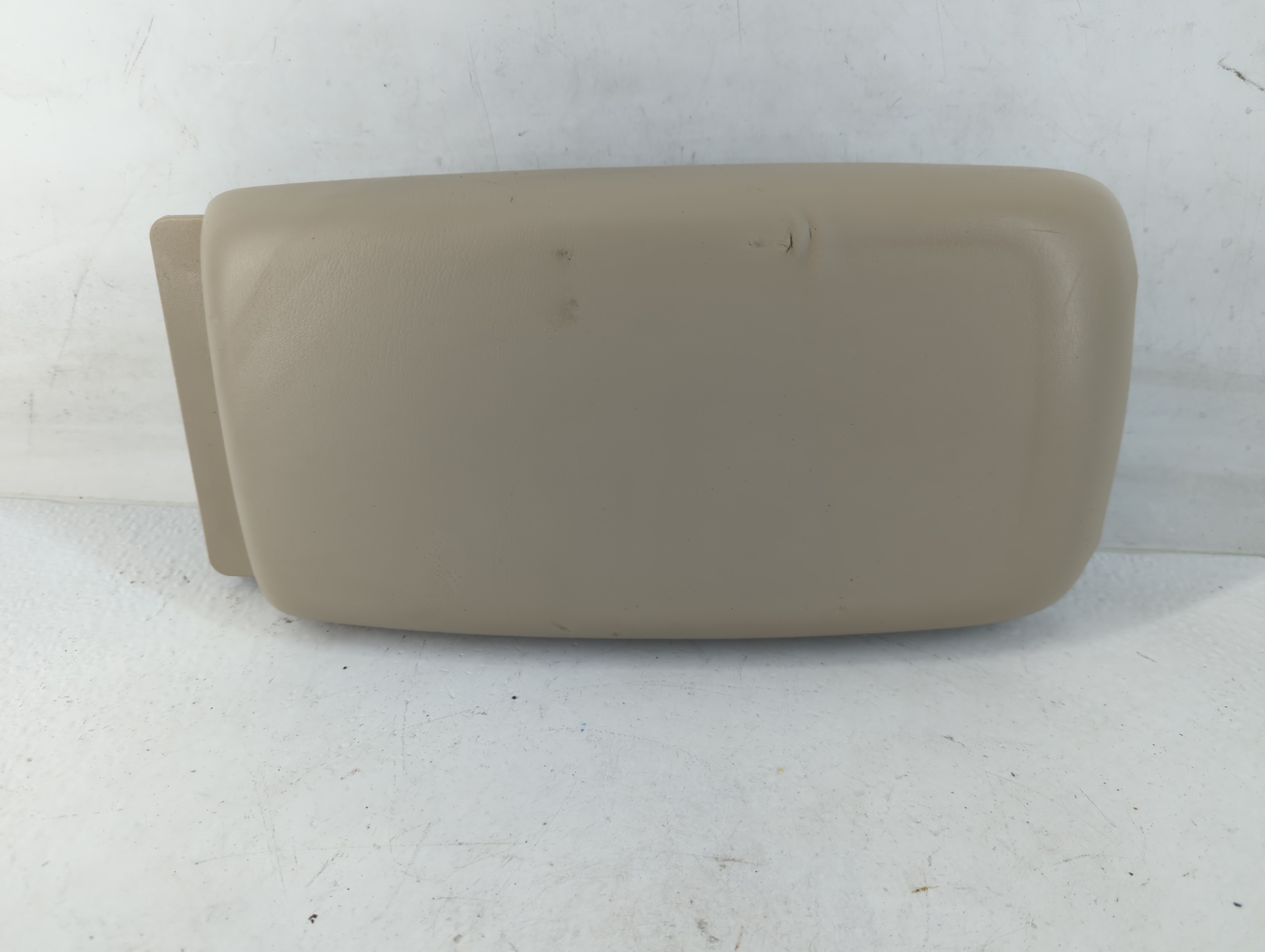 Picture of 2008 Saturn Aura Center Console Armrest Cover Lid Grey 777976