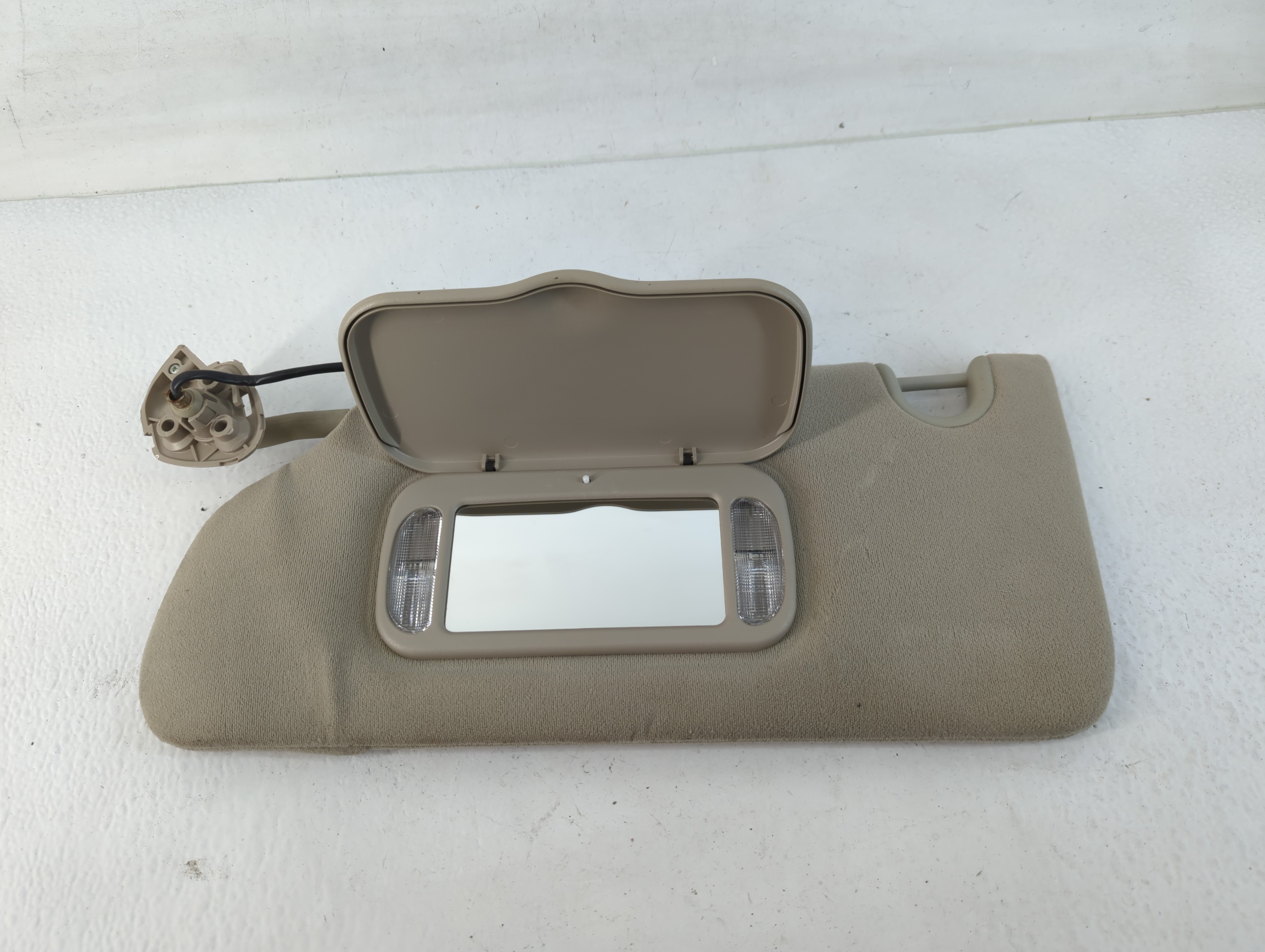 2006-2007 Cadillac Dts Driver Sun Visor Mirror Left Sunvisor Grey 777985 - Oemusedautoparts1.com