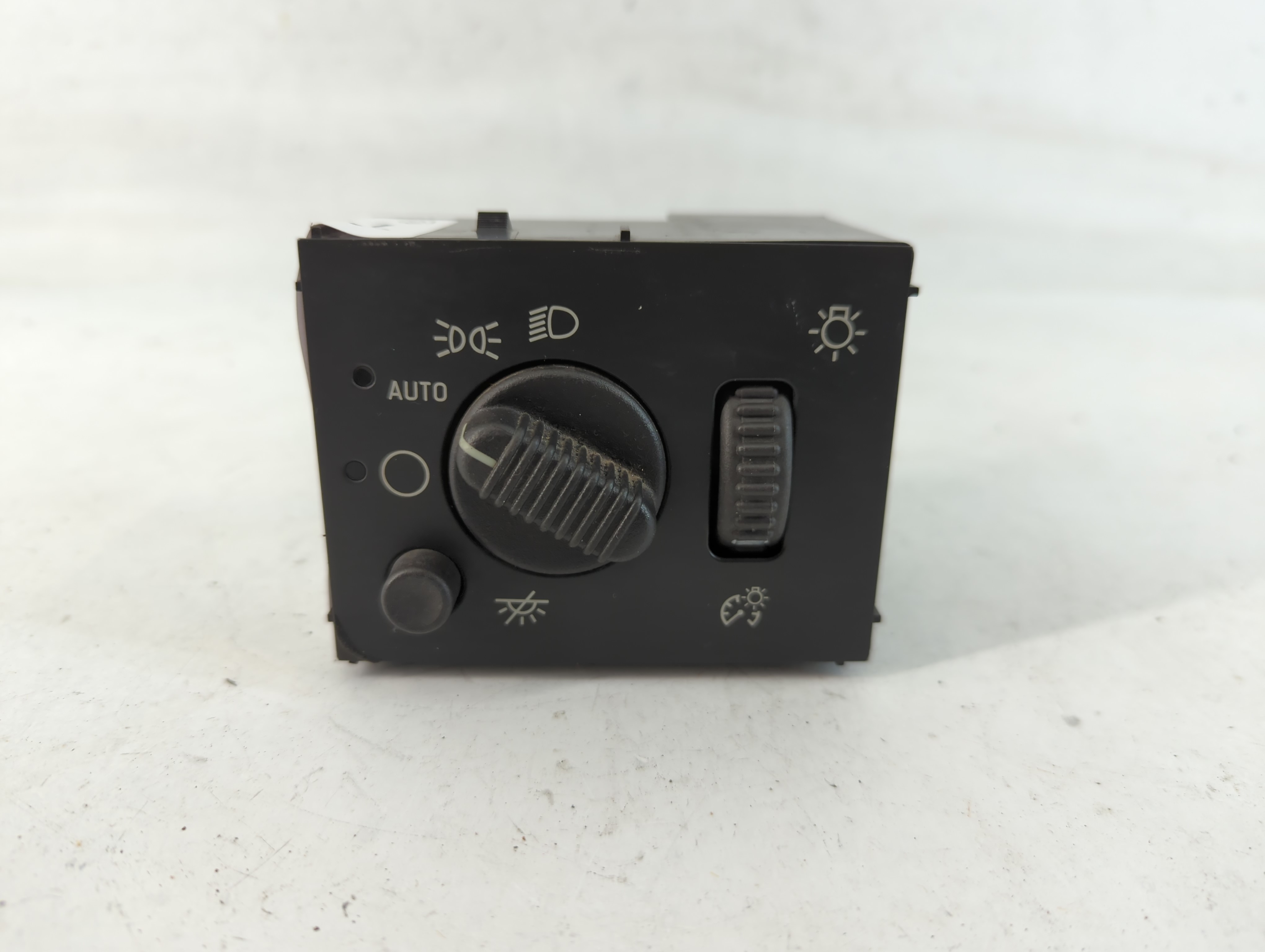 Picture of 2003 Chevrolet Avalanche Headlight Head Light Switch Lamp Control 778005