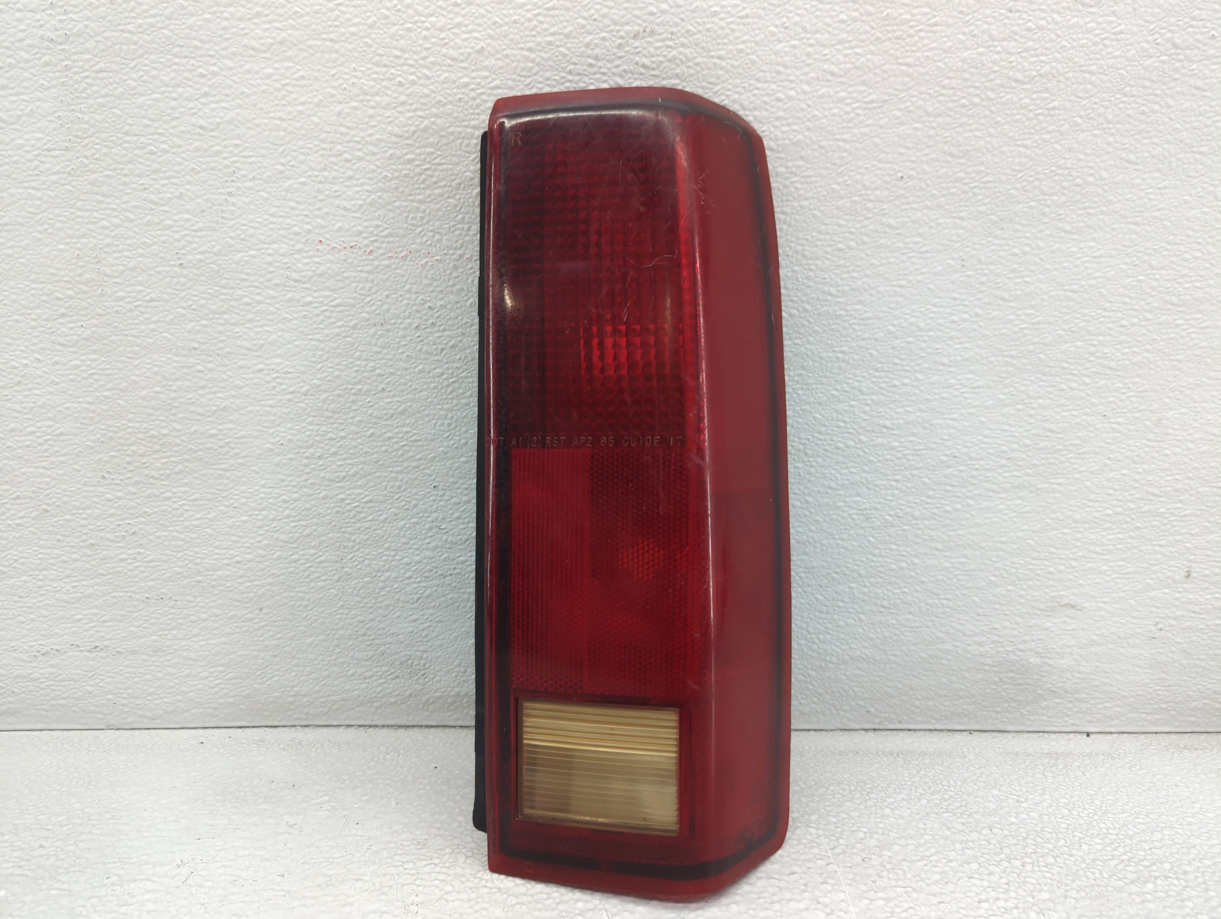 1985-2005 Chevrolet Astro Passenger Right Side Tail Light Taillight Oem 778013 - Oemusedautoparts1.com