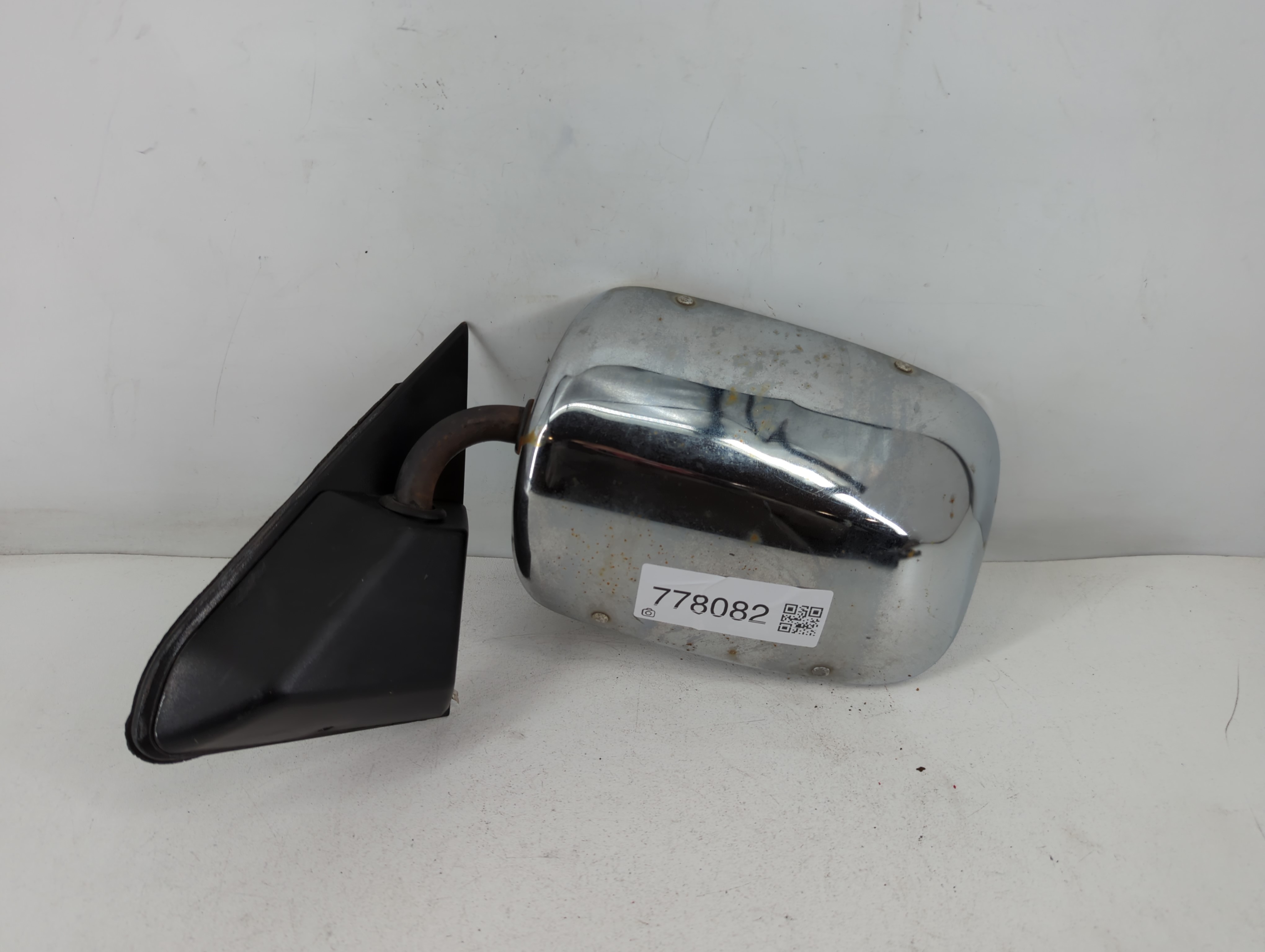 Picture of Chevrolet C1500 Driver Left Side View Power Door Mirror Chrome 778082