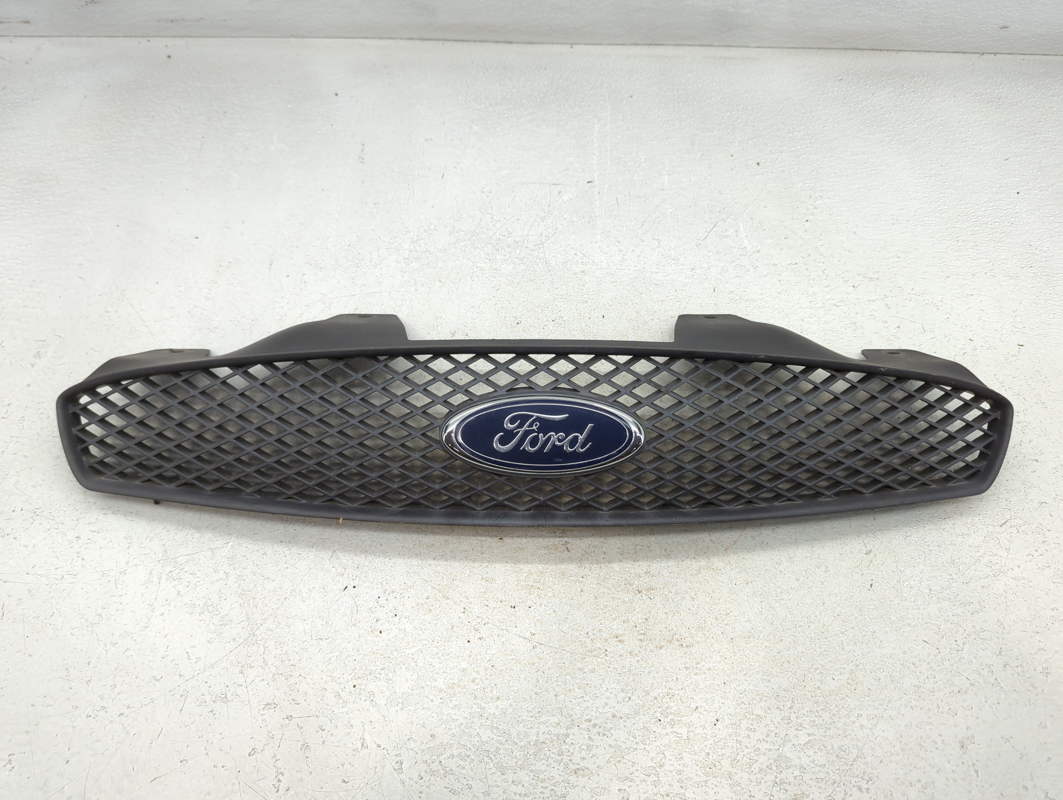 2004-2007 Ford Taurus Front Bumper Grille Cover 778147 - Oemusedautoparts1.com